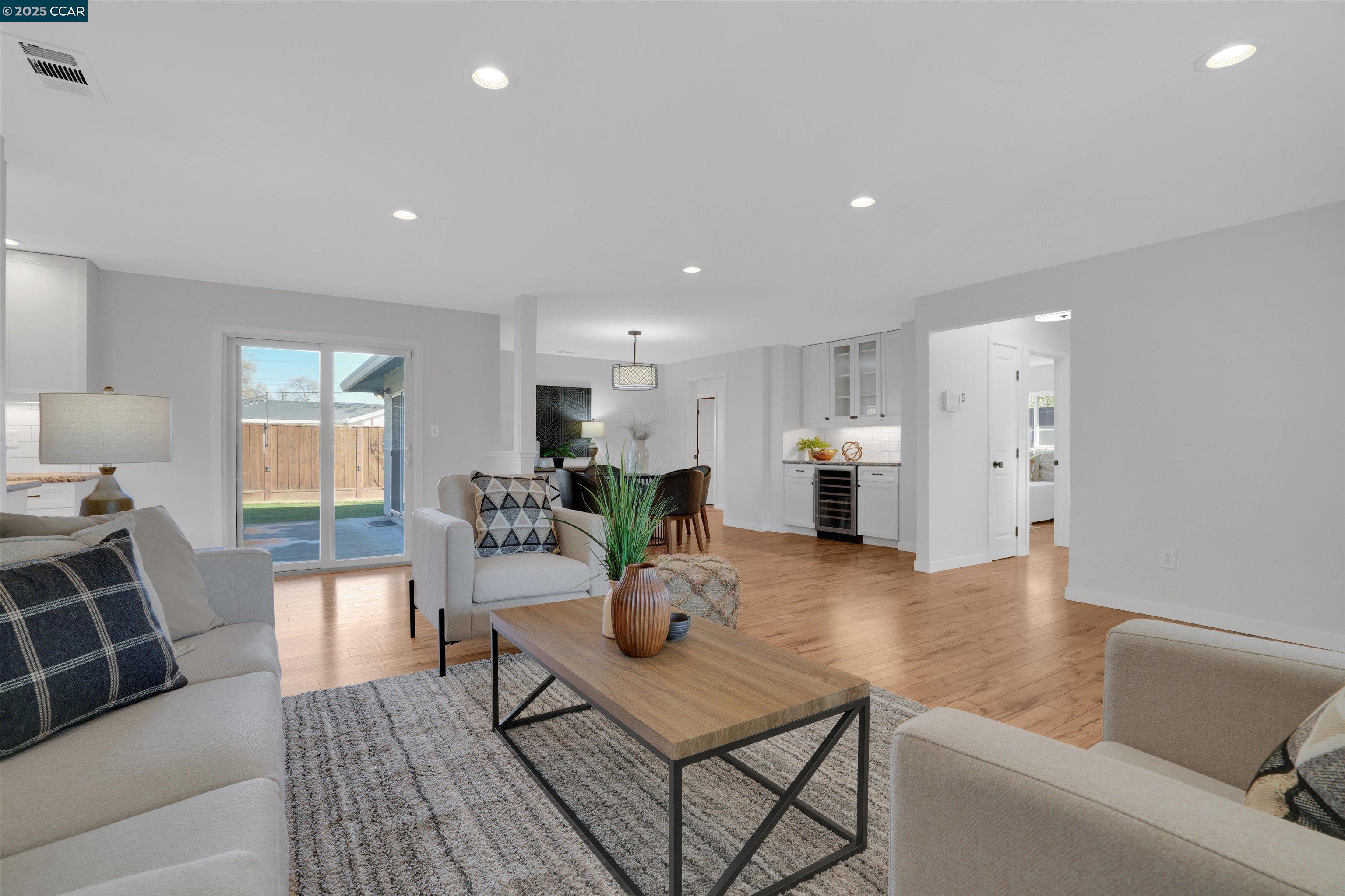 118 Vivian Dr