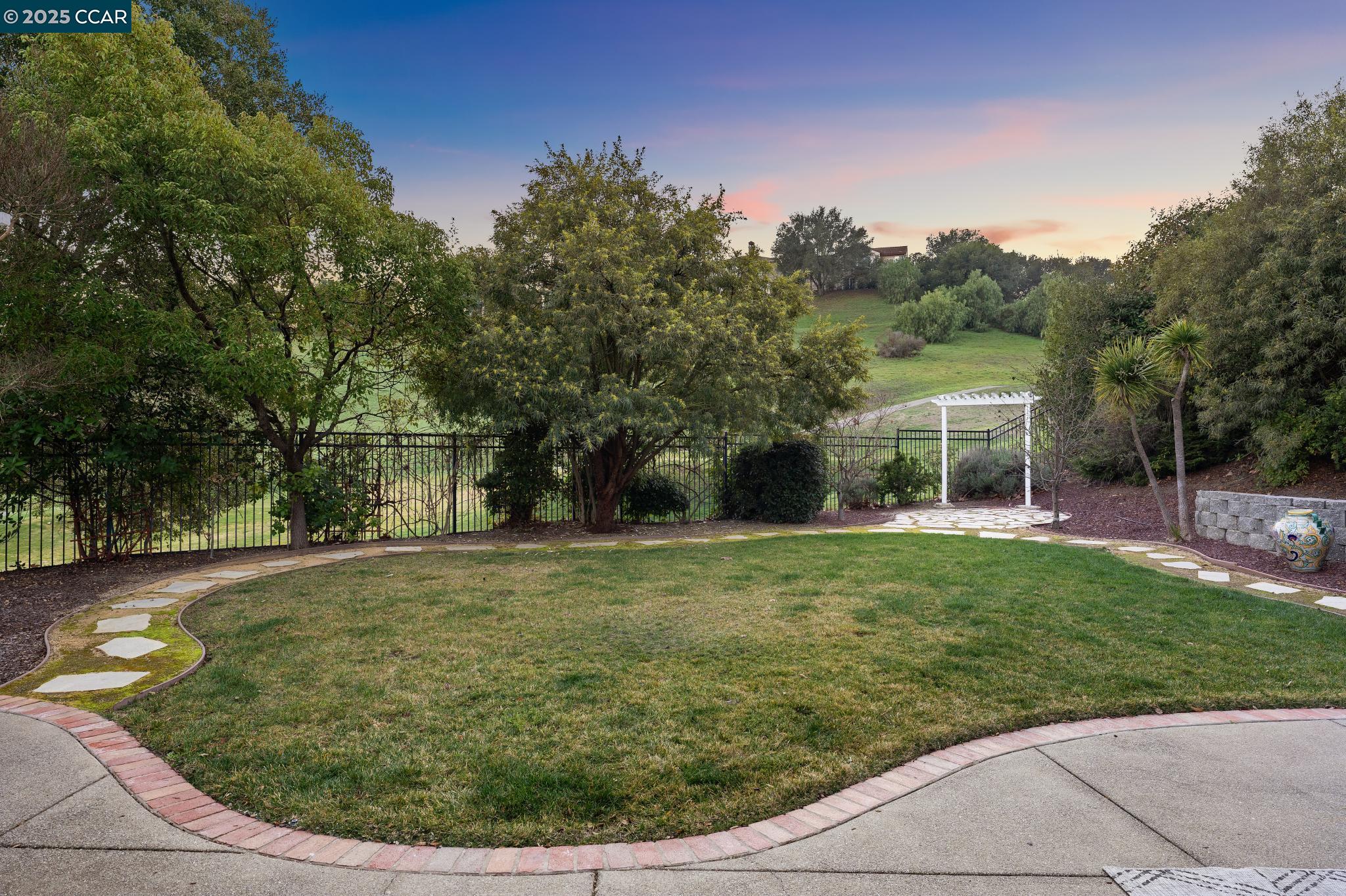 1272 Landmark Dr.