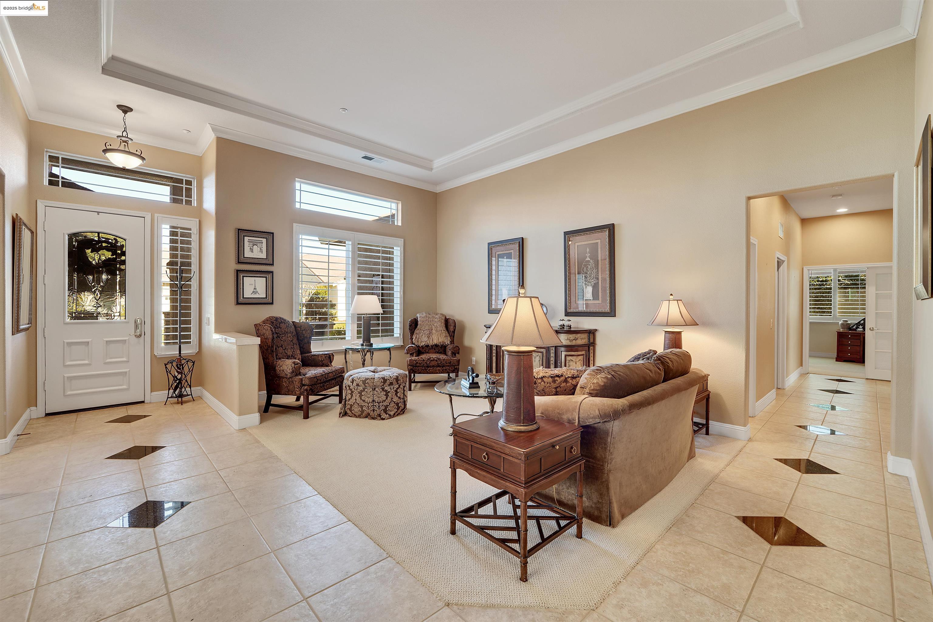 906 Suntan Ln