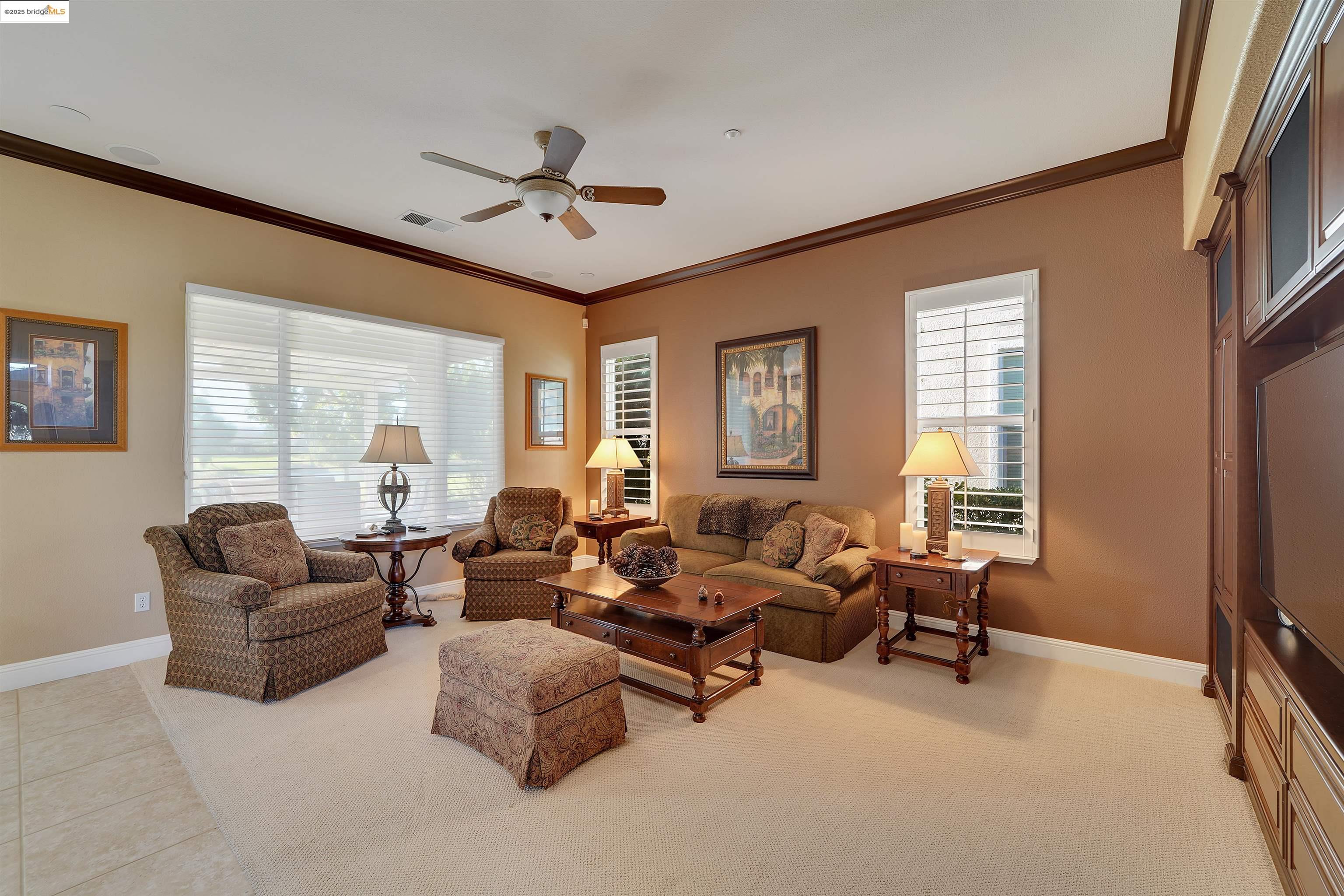 906 Suntan Ln