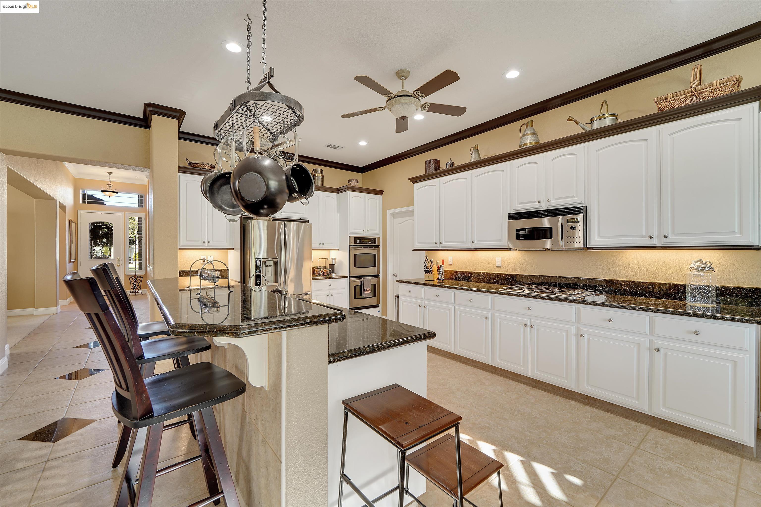 906 Suntan Ln