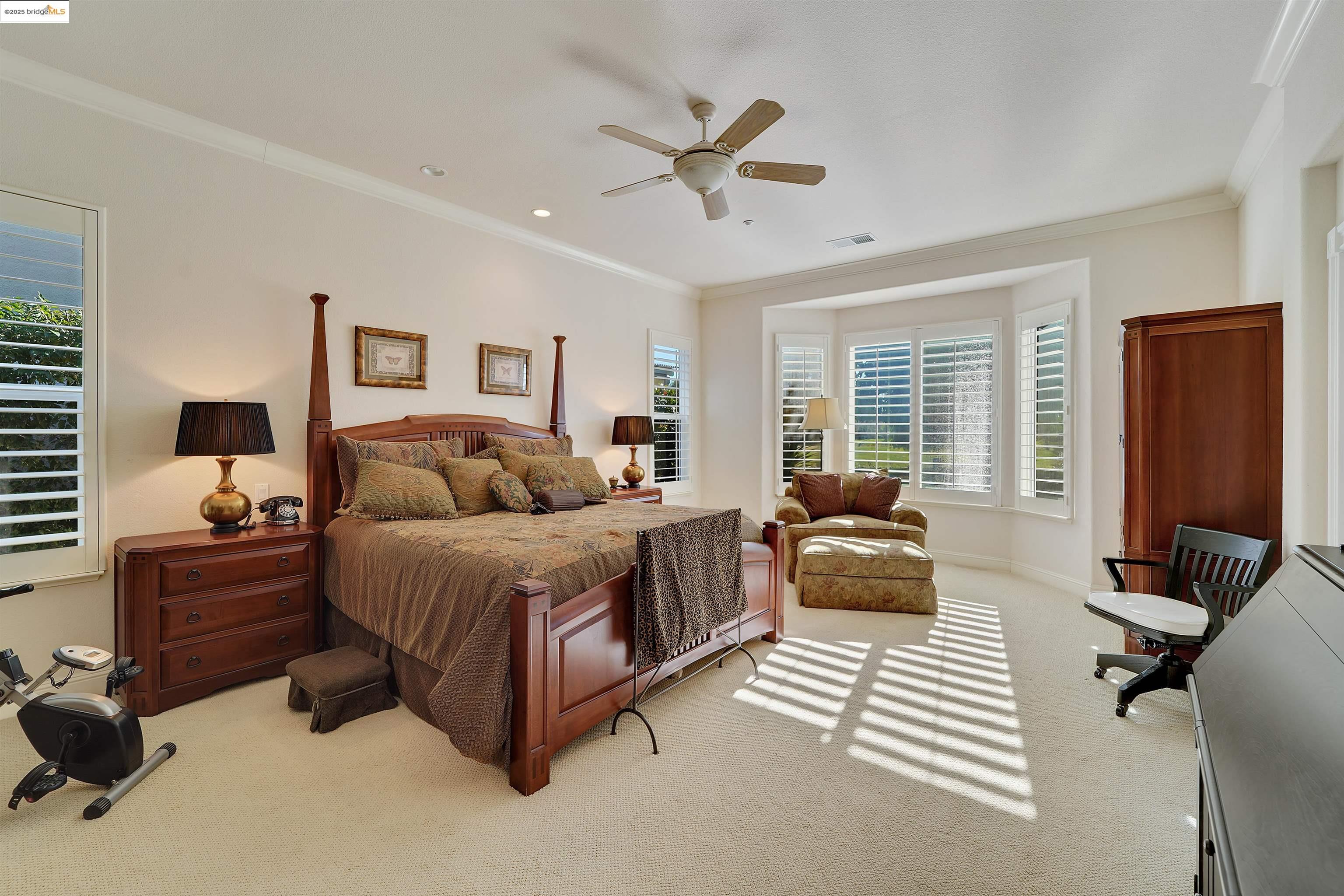 906 Suntan Ln