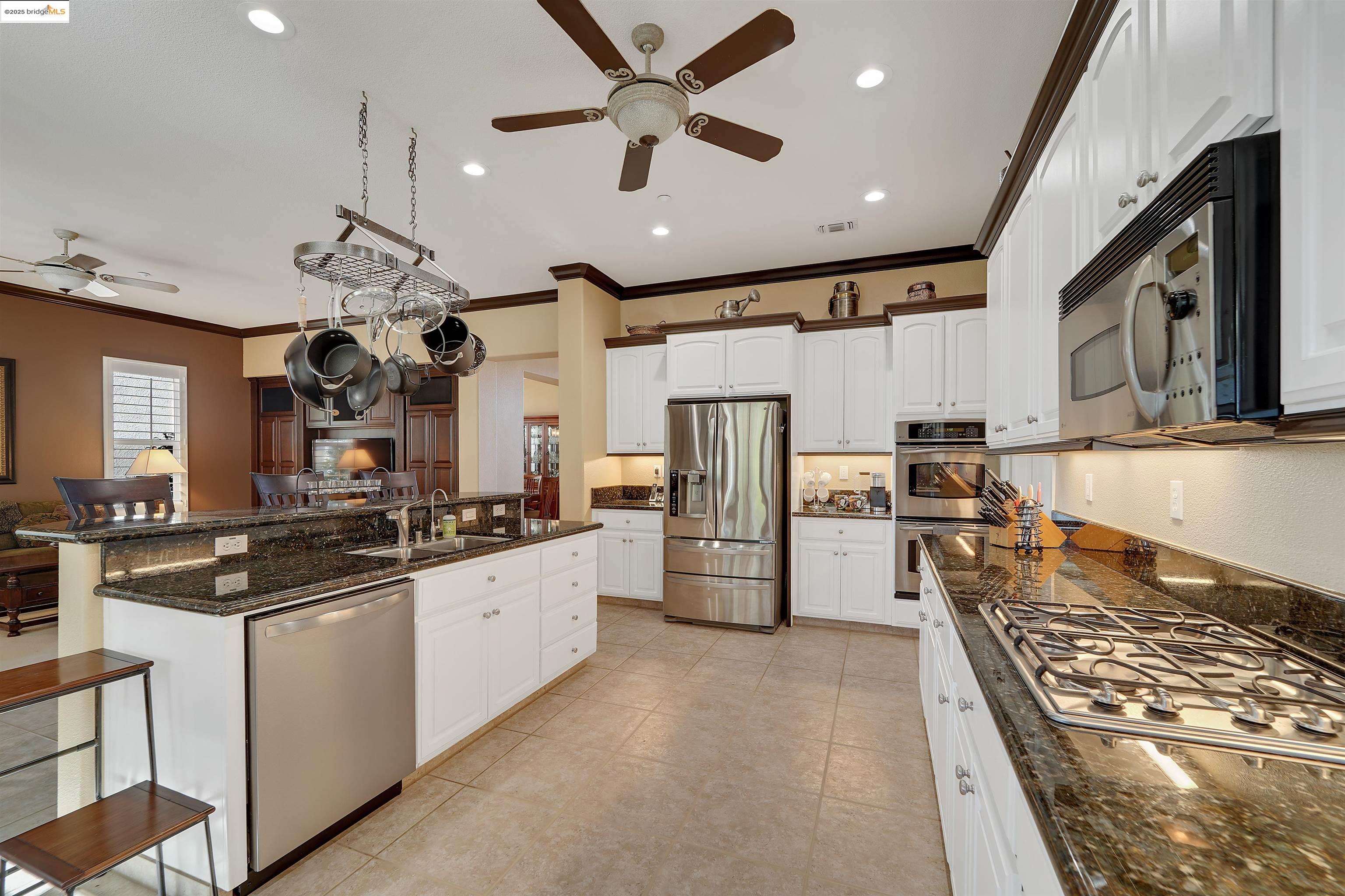 906 Suntan Ln