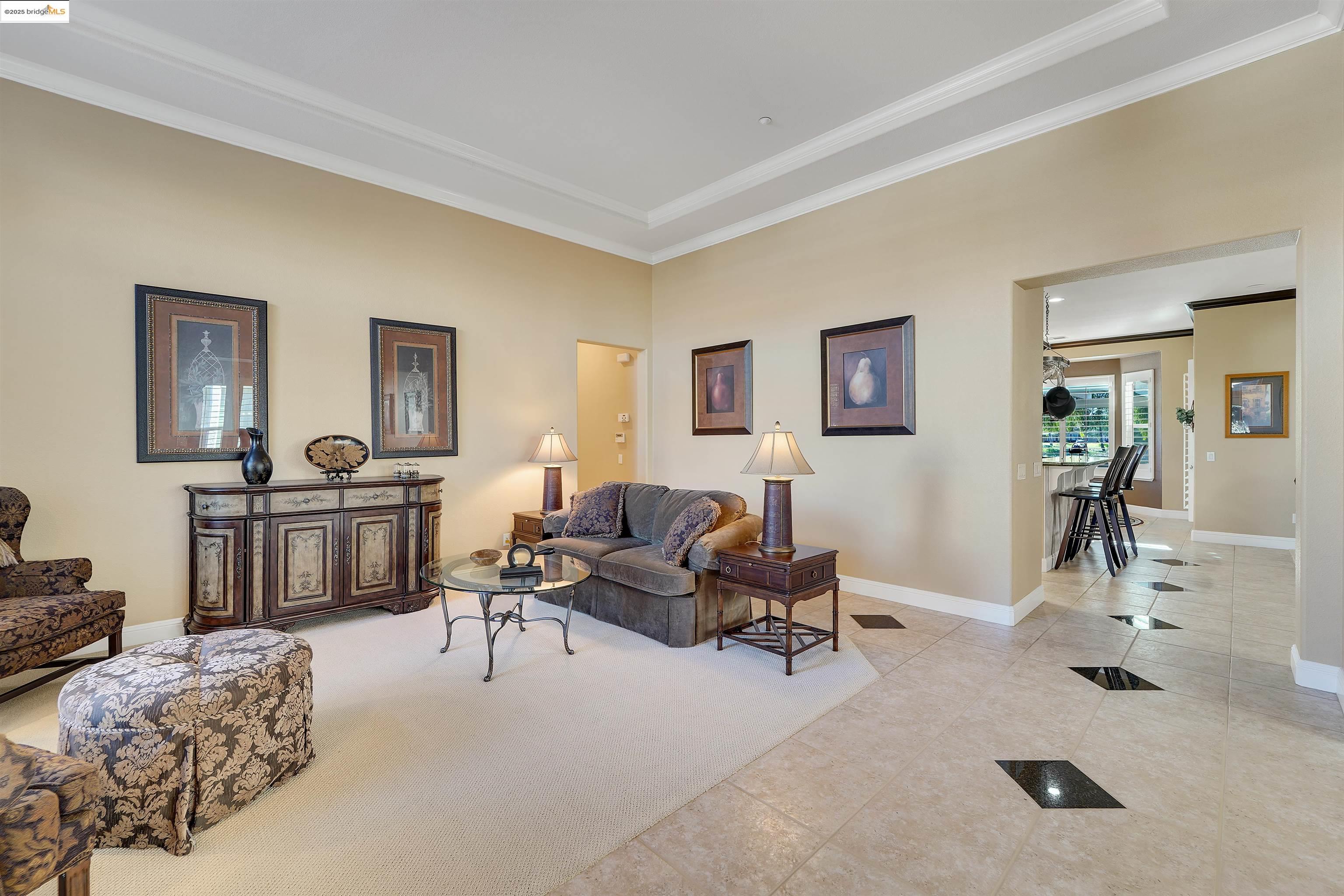 906 Suntan Ln