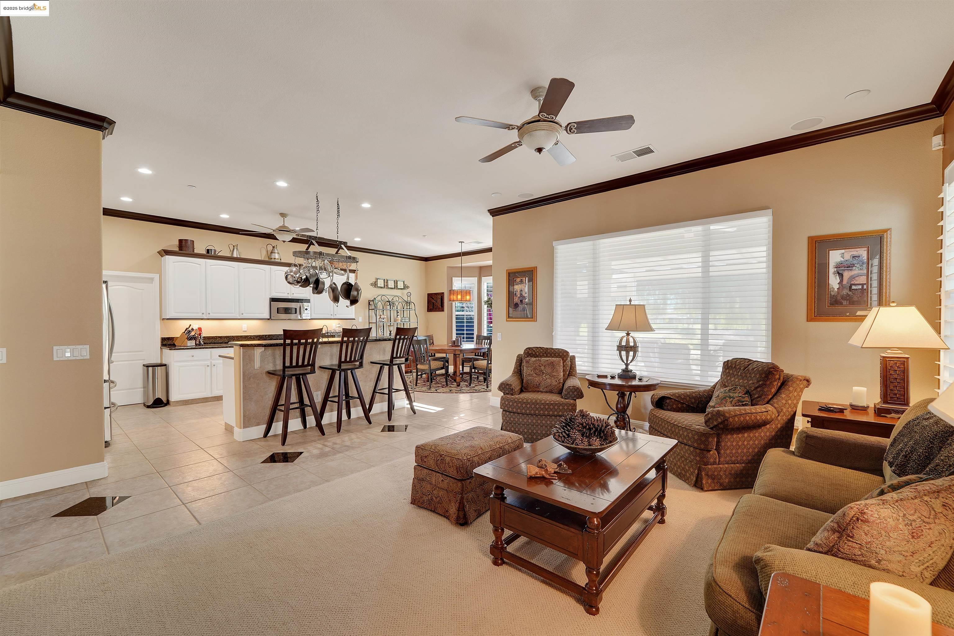 906 Suntan Ln