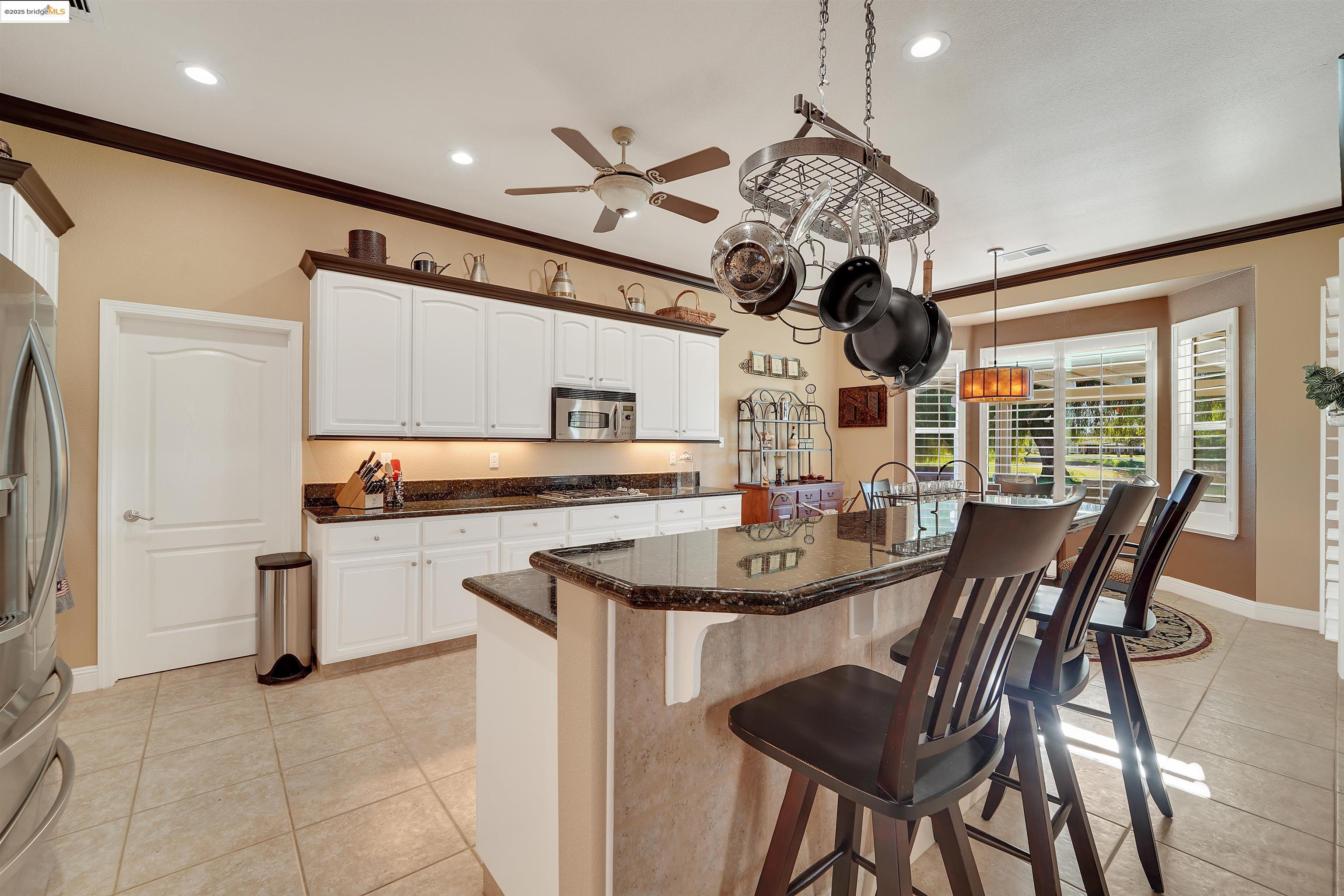 906 Suntan Ln