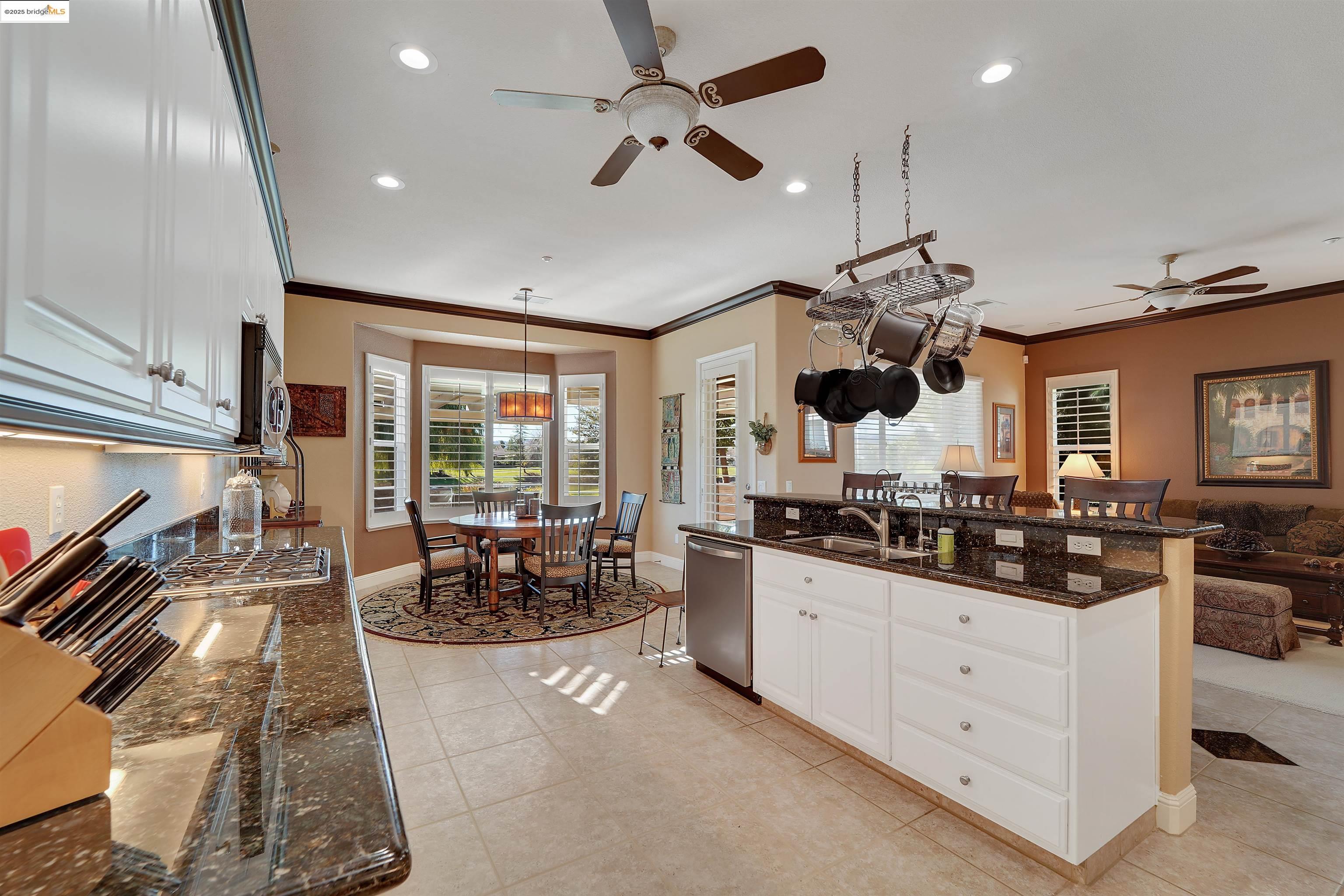 906 Suntan Ln