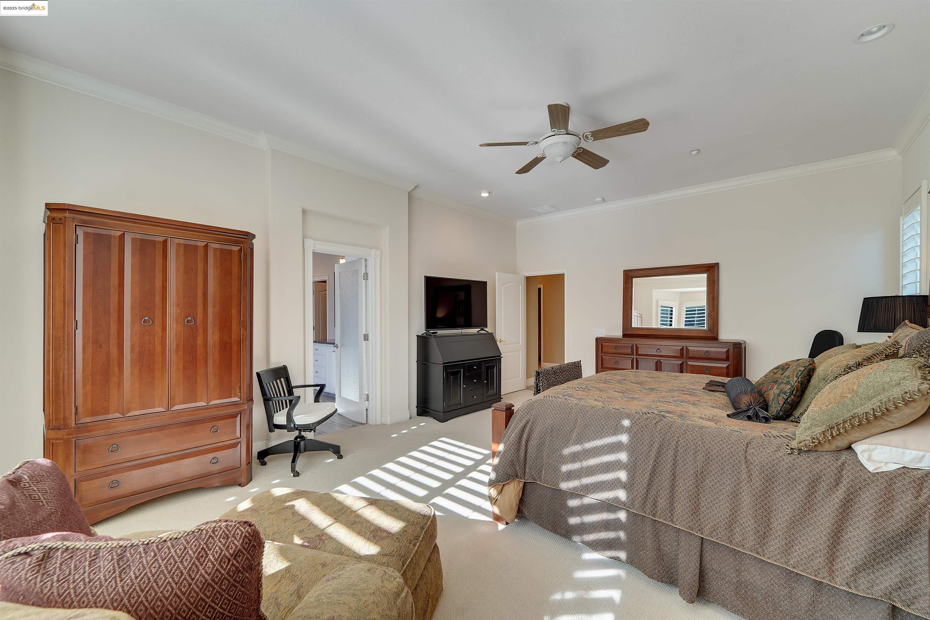 906 Suntan Ln