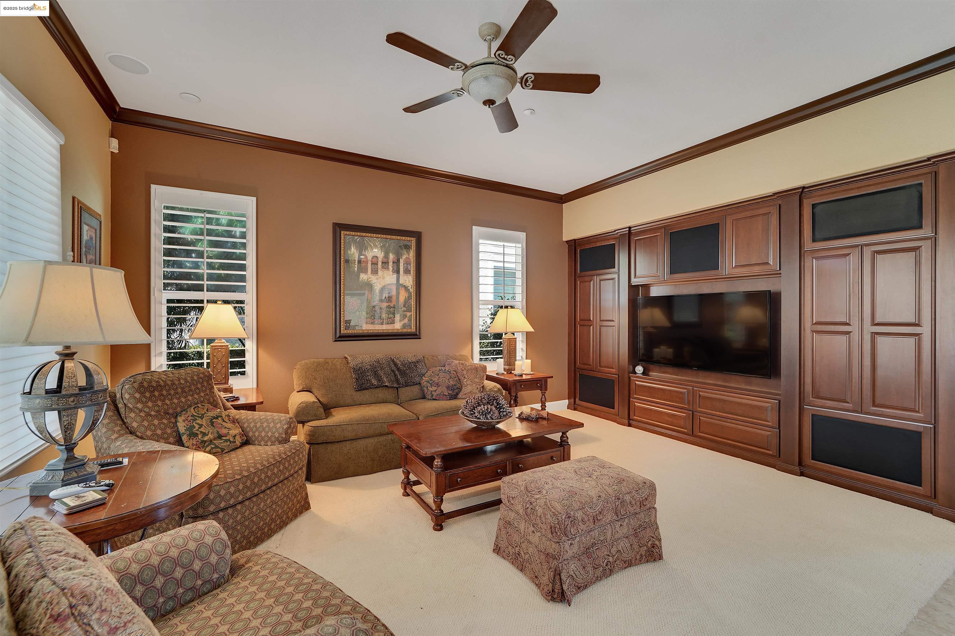 906 Suntan Ln