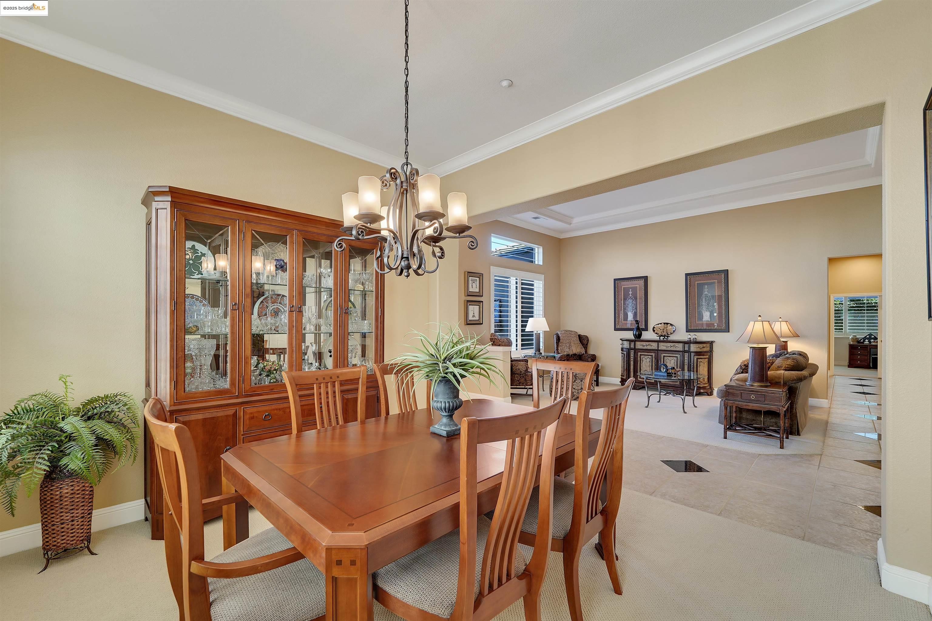 906 Suntan Ln