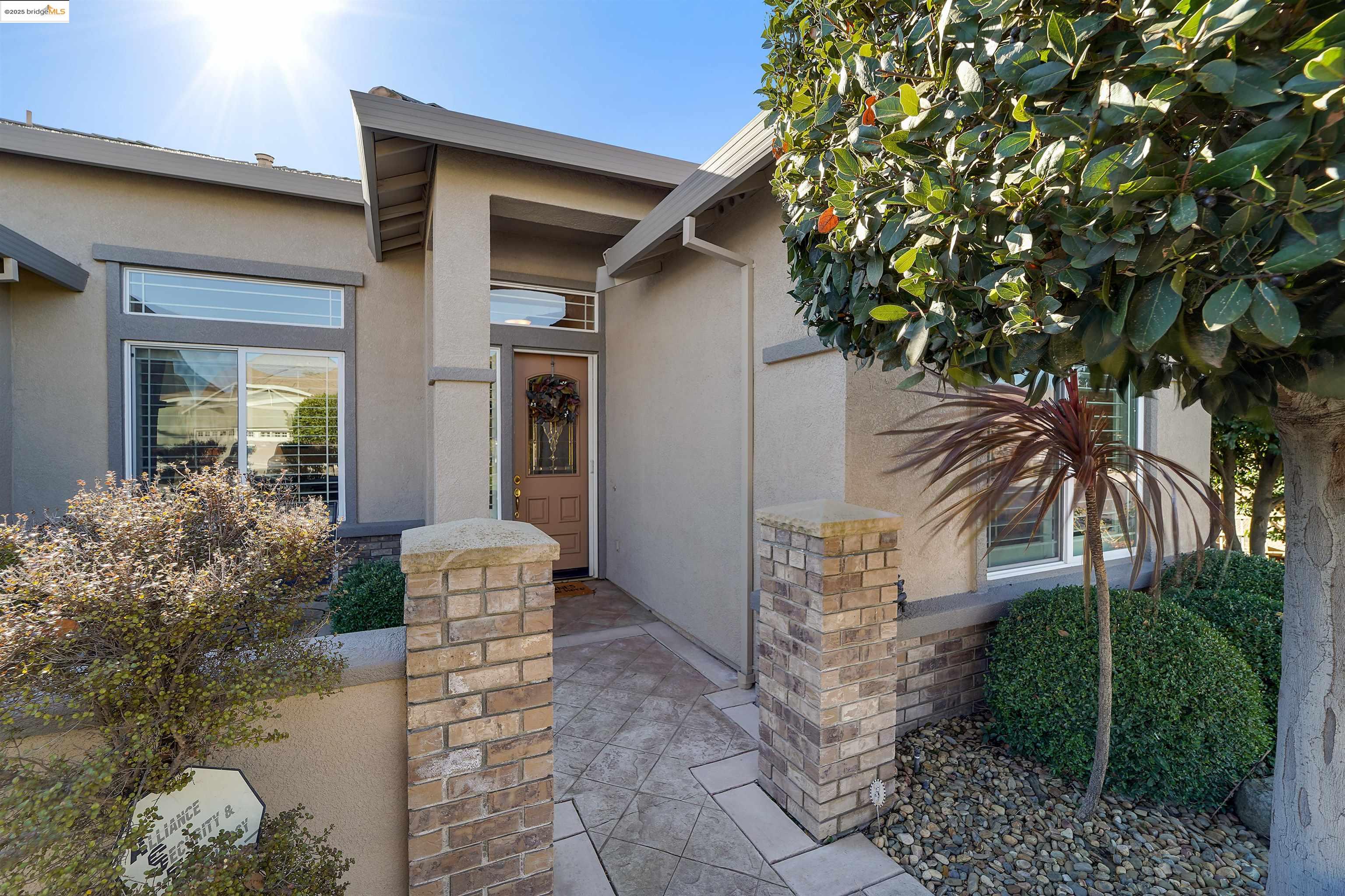 906 Suntan Ln
