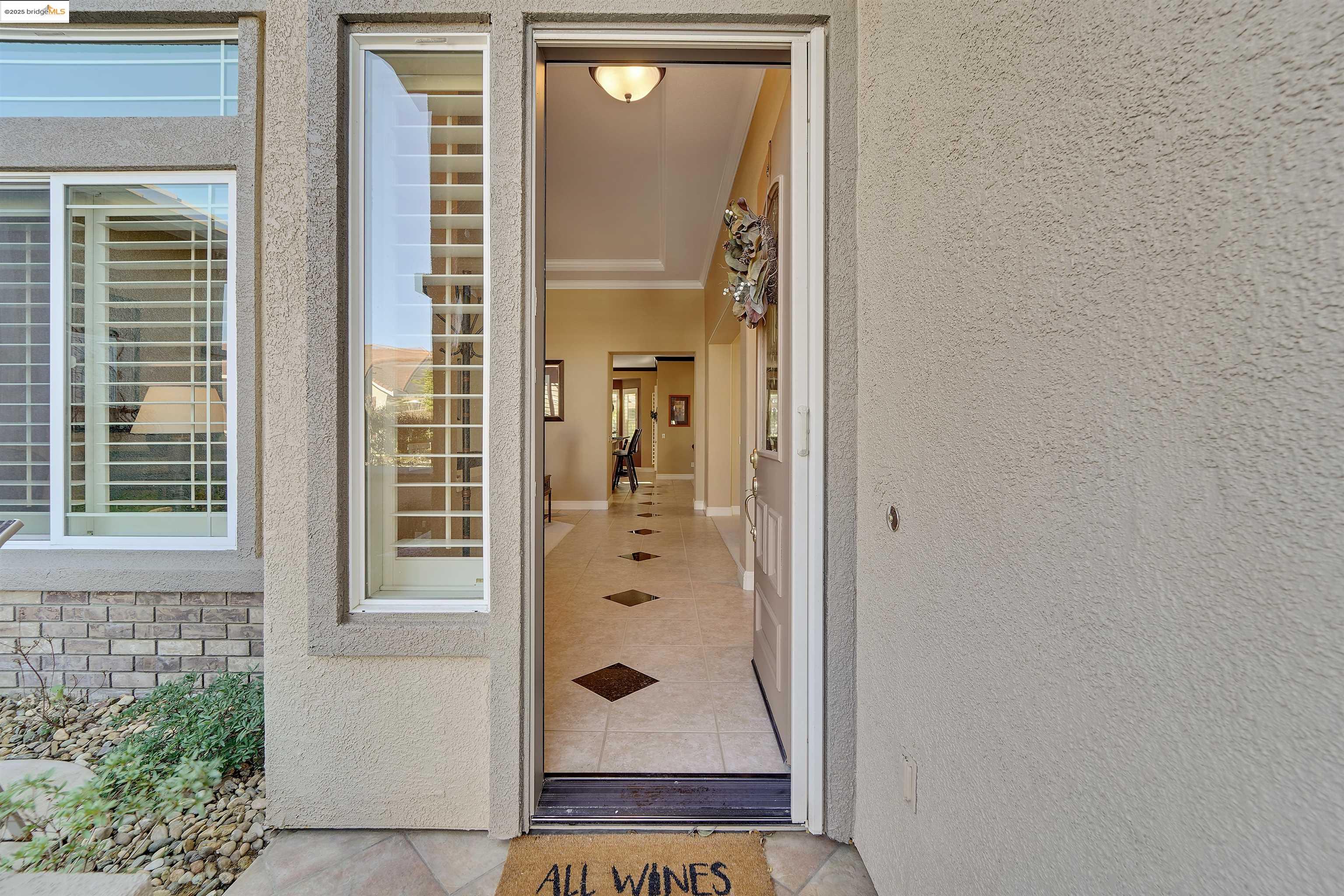 906 Suntan Ln