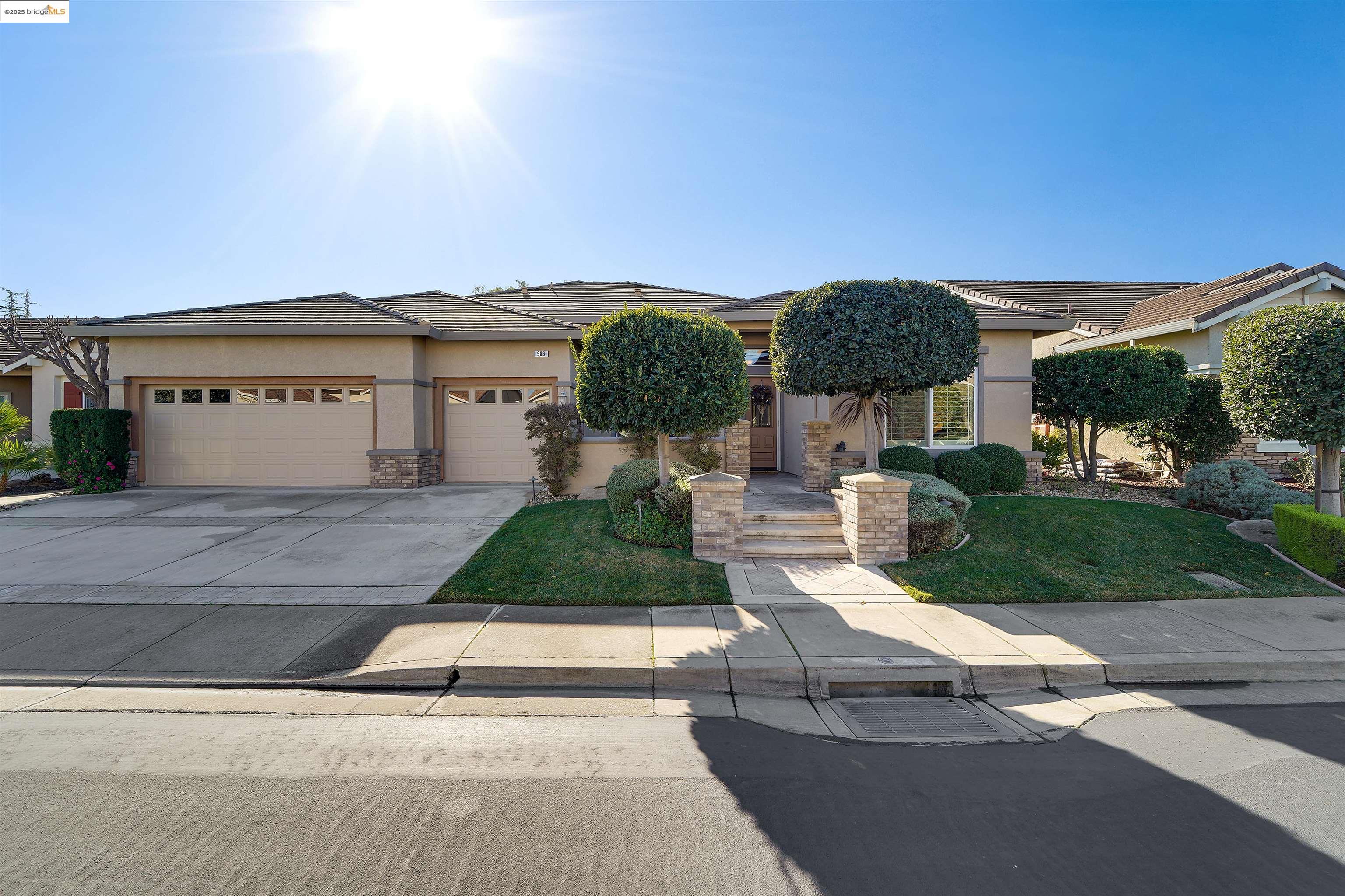 906 Suntan Ln