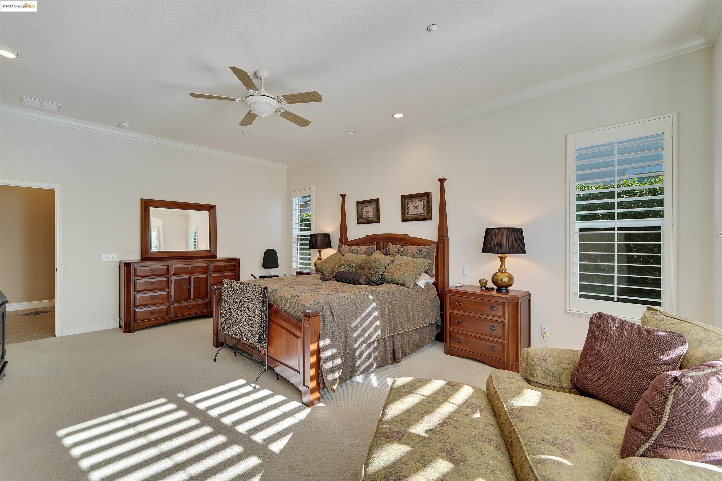 906 Suntan Ln