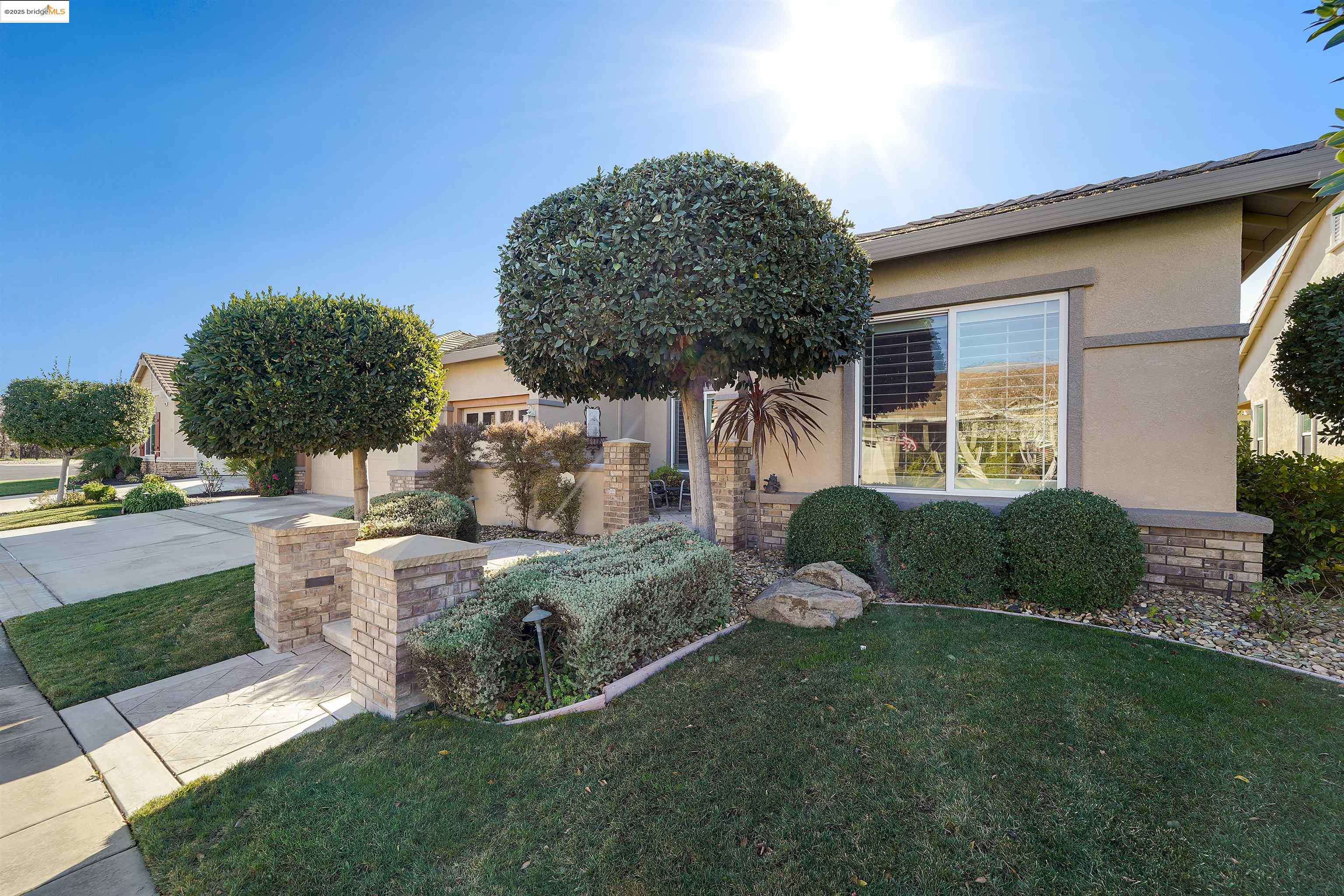 906 Suntan Ln