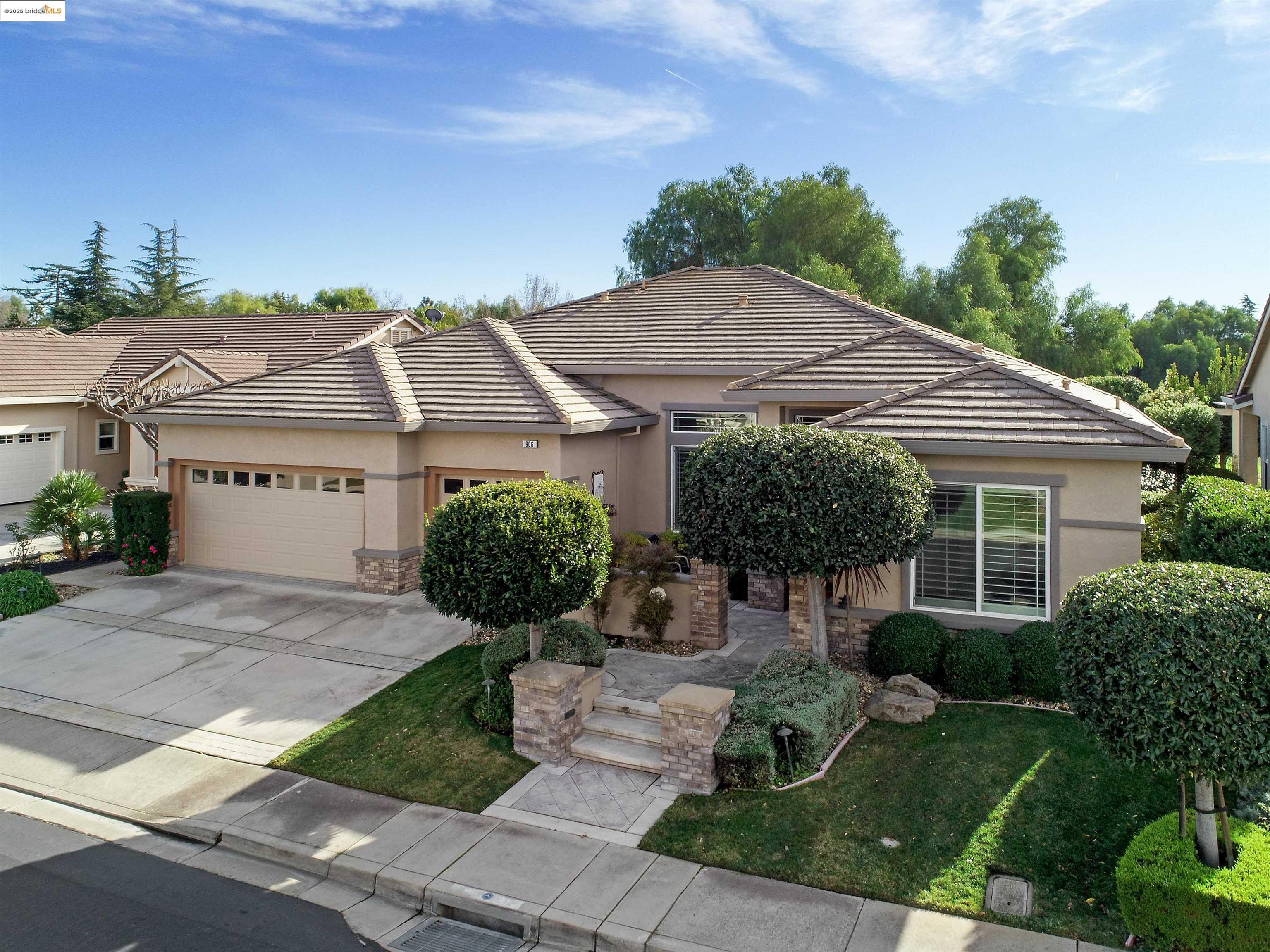 906 Suntan Ln