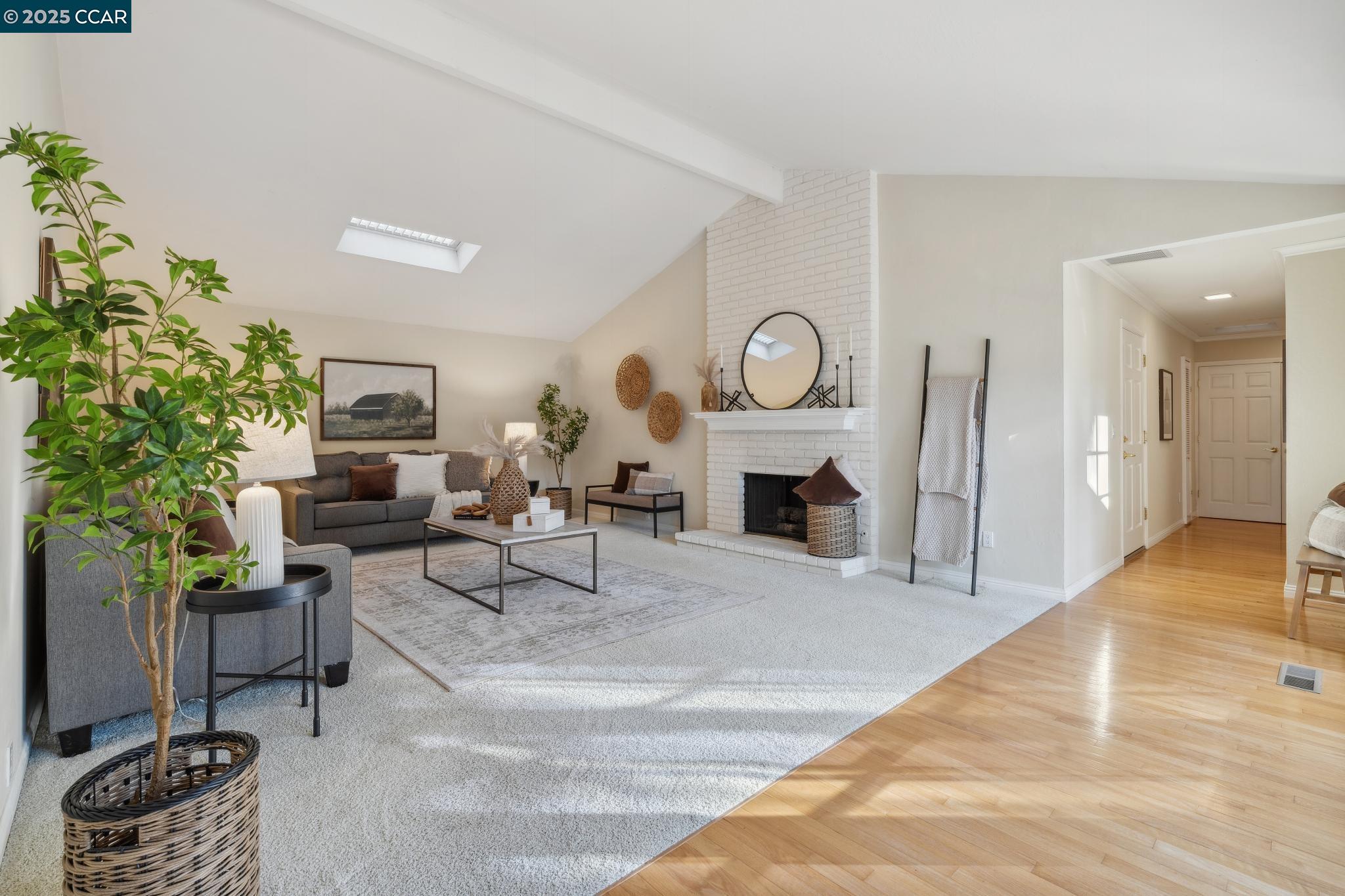 851 Luz Ct