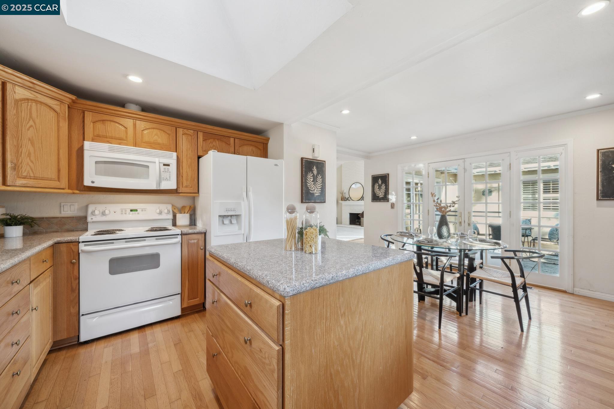 851 Luz Ct
