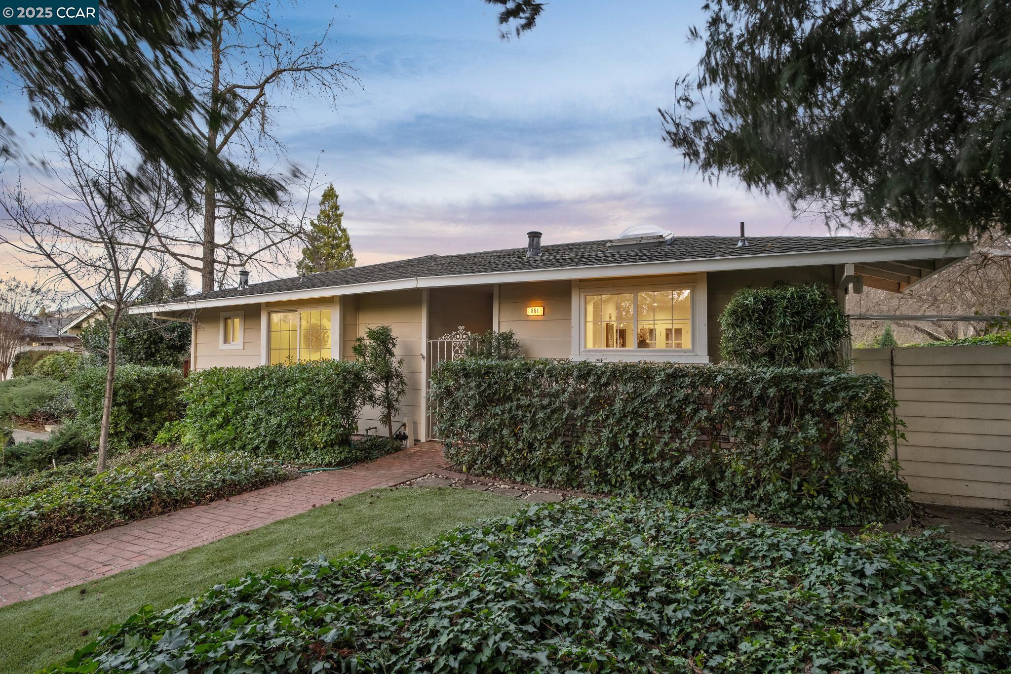 851 Luz Ct