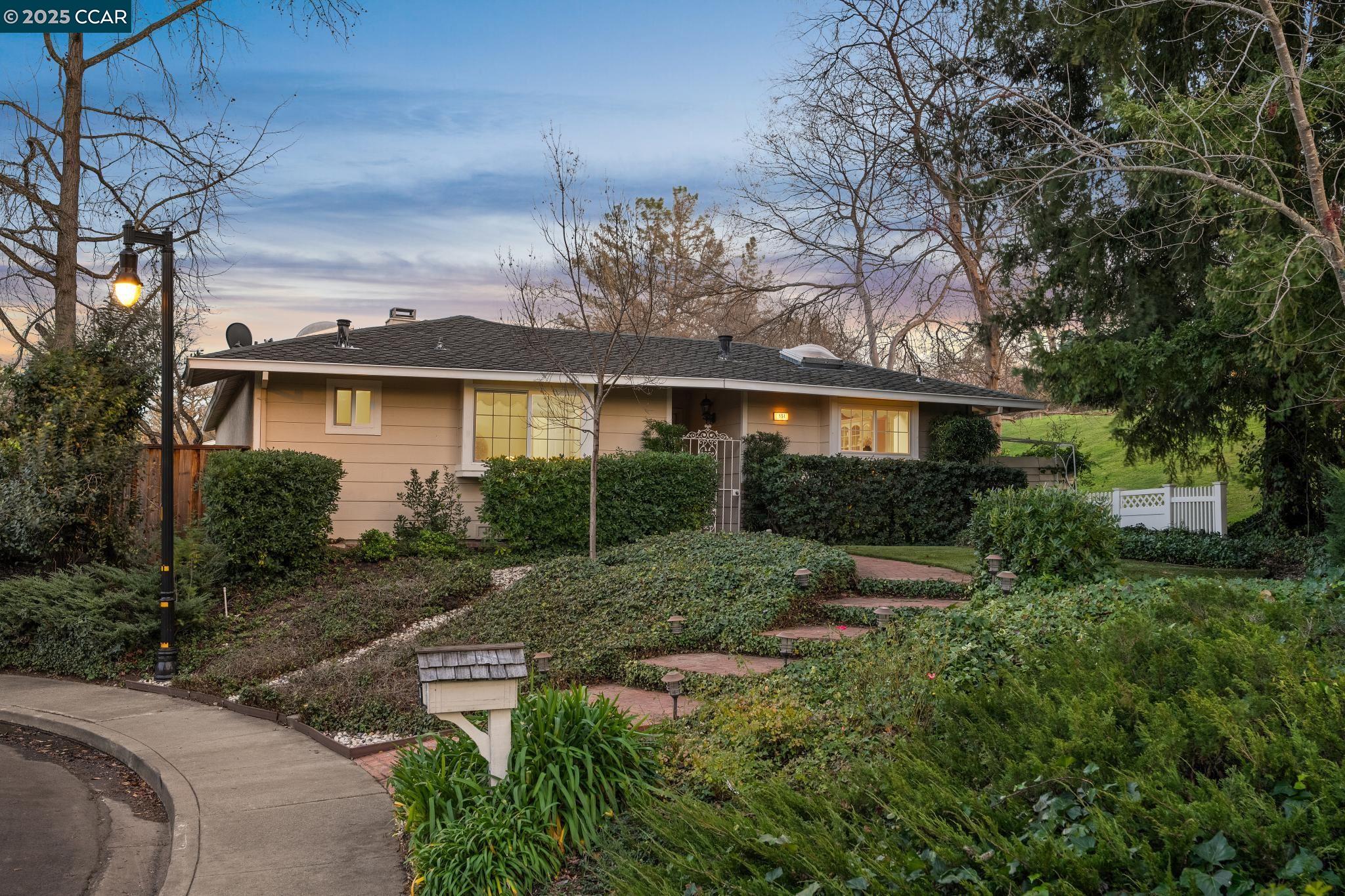 851 Luz Ct