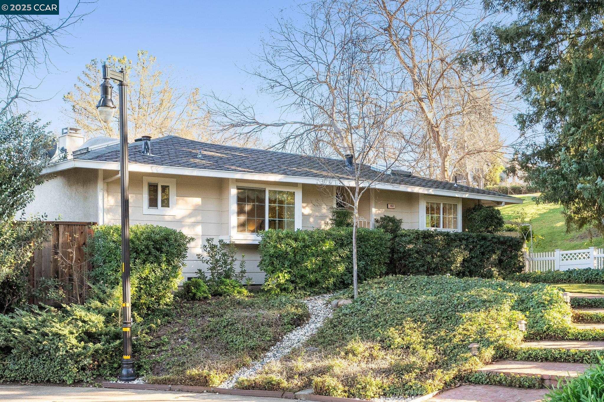851 Luz Ct