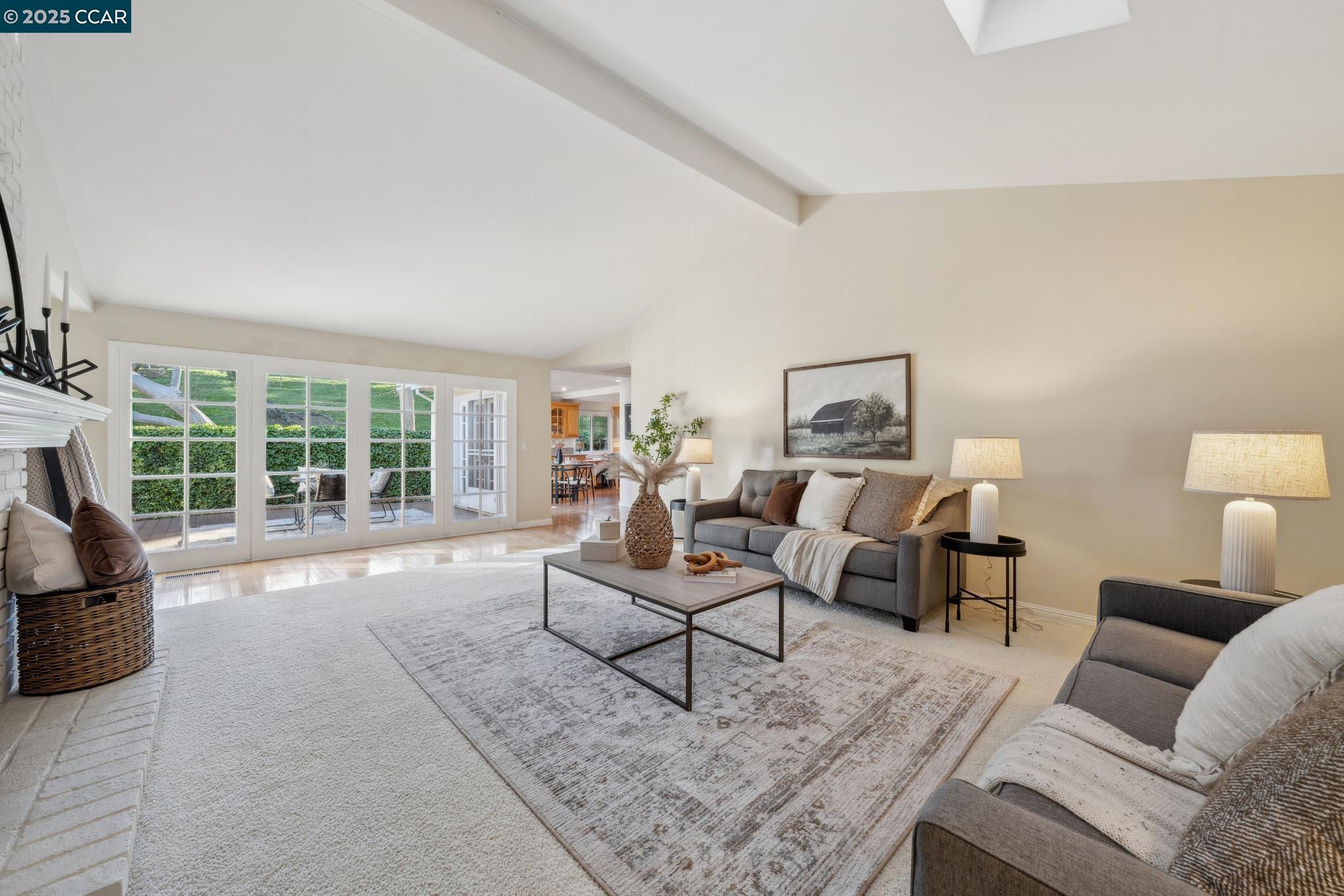 851 Luz Ct