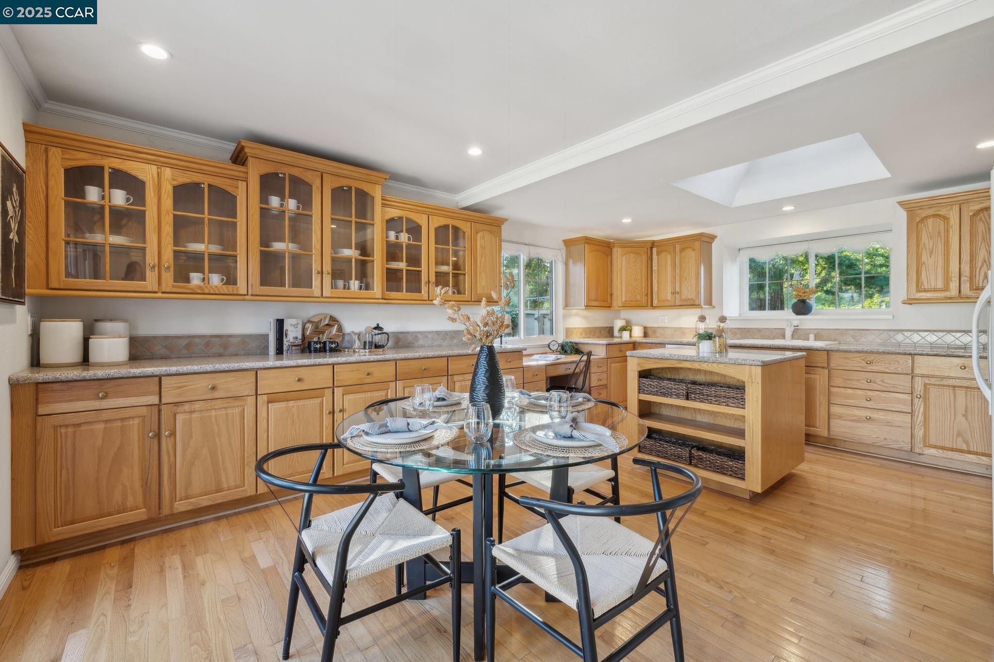 851 Luz Ct