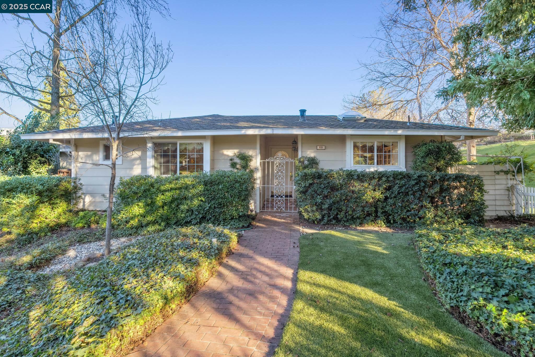 851 Luz Ct