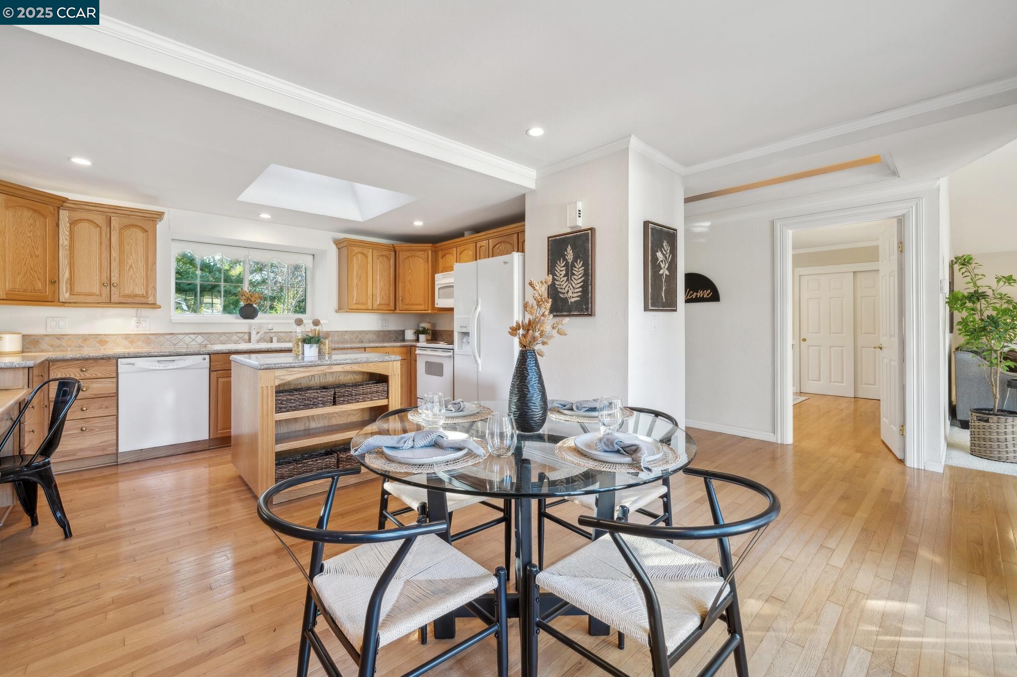 851 Luz Ct