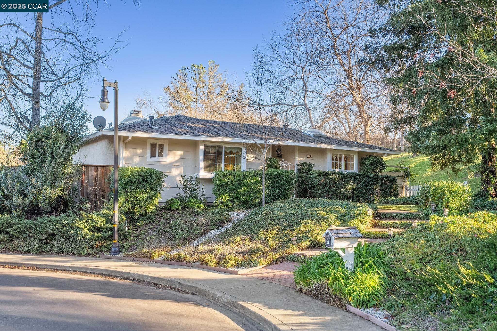 851 Luz Ct