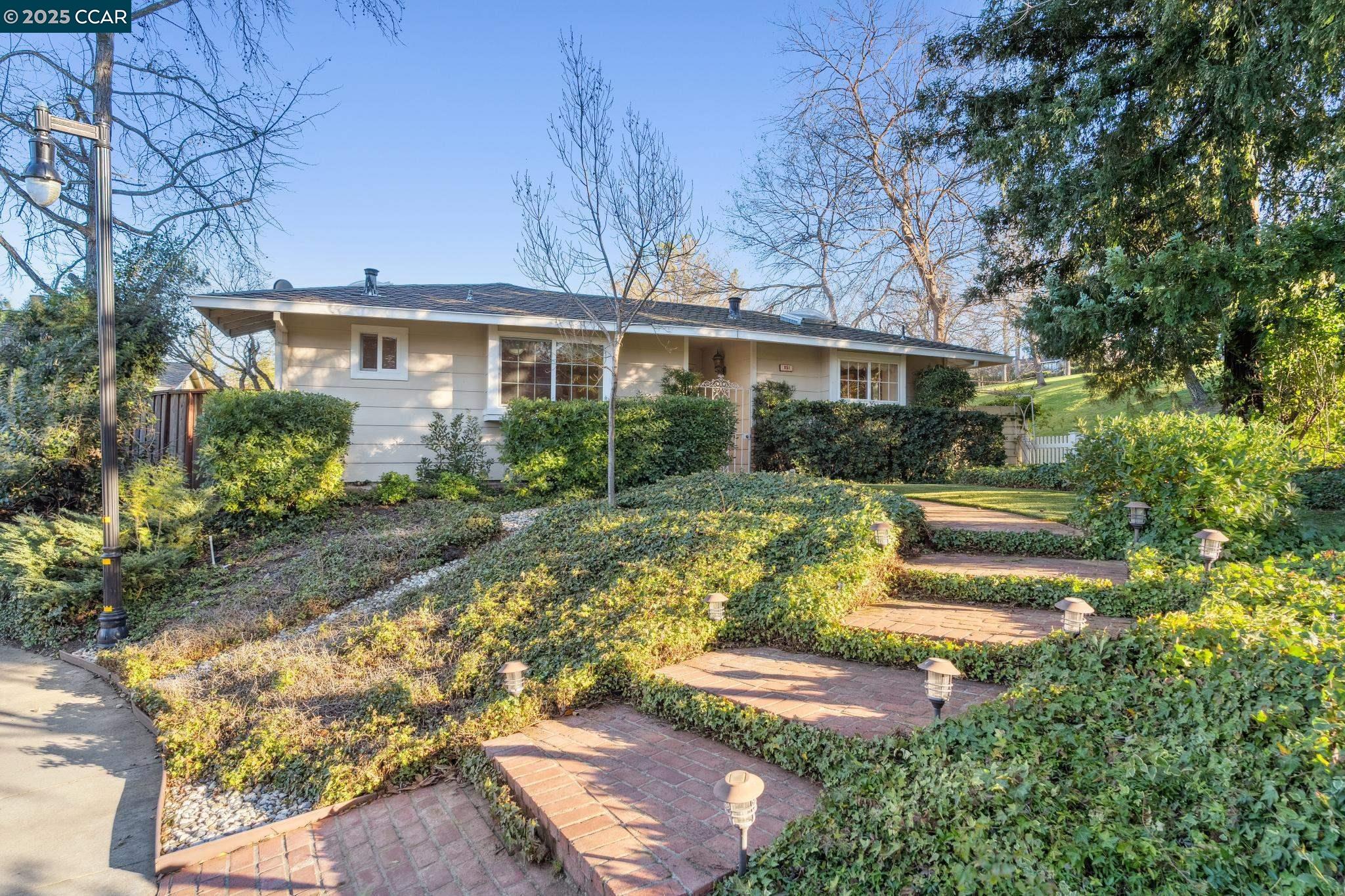 851 Luz Ct