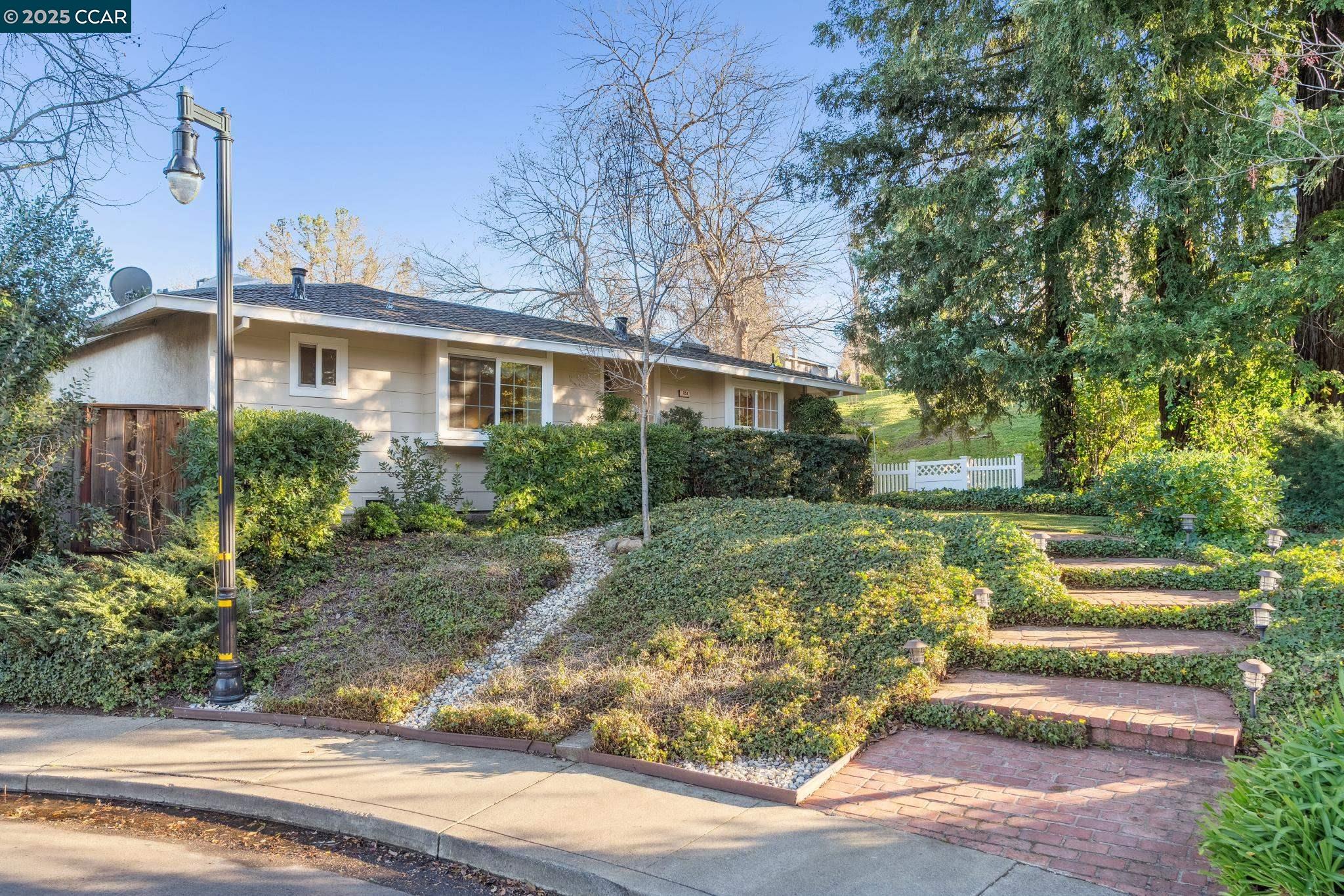 851 Luz Ct