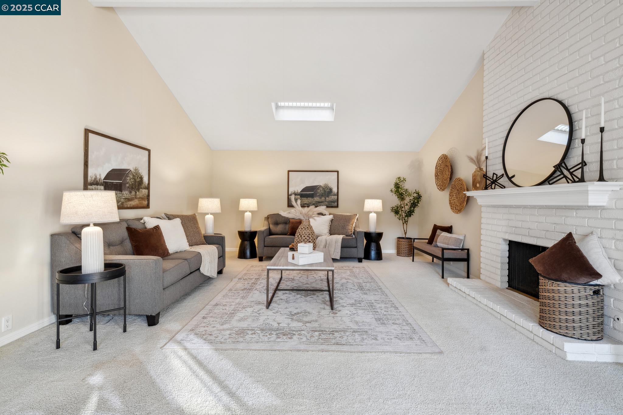 851 Luz Ct