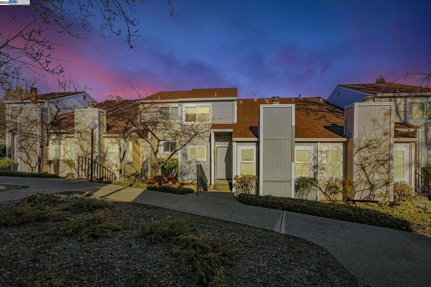 351 Scottsdale Rd