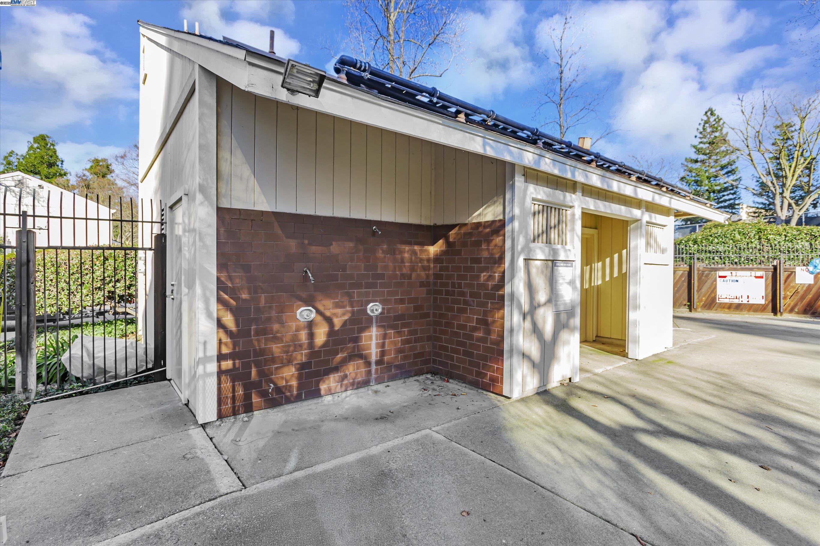 351 Scottsdale Rd