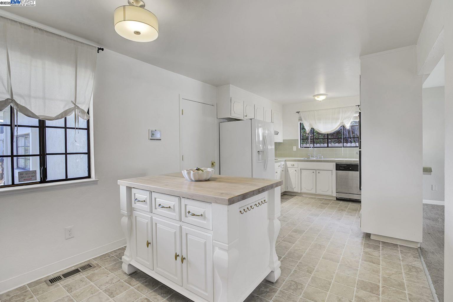 1057 Rolling Hill Way