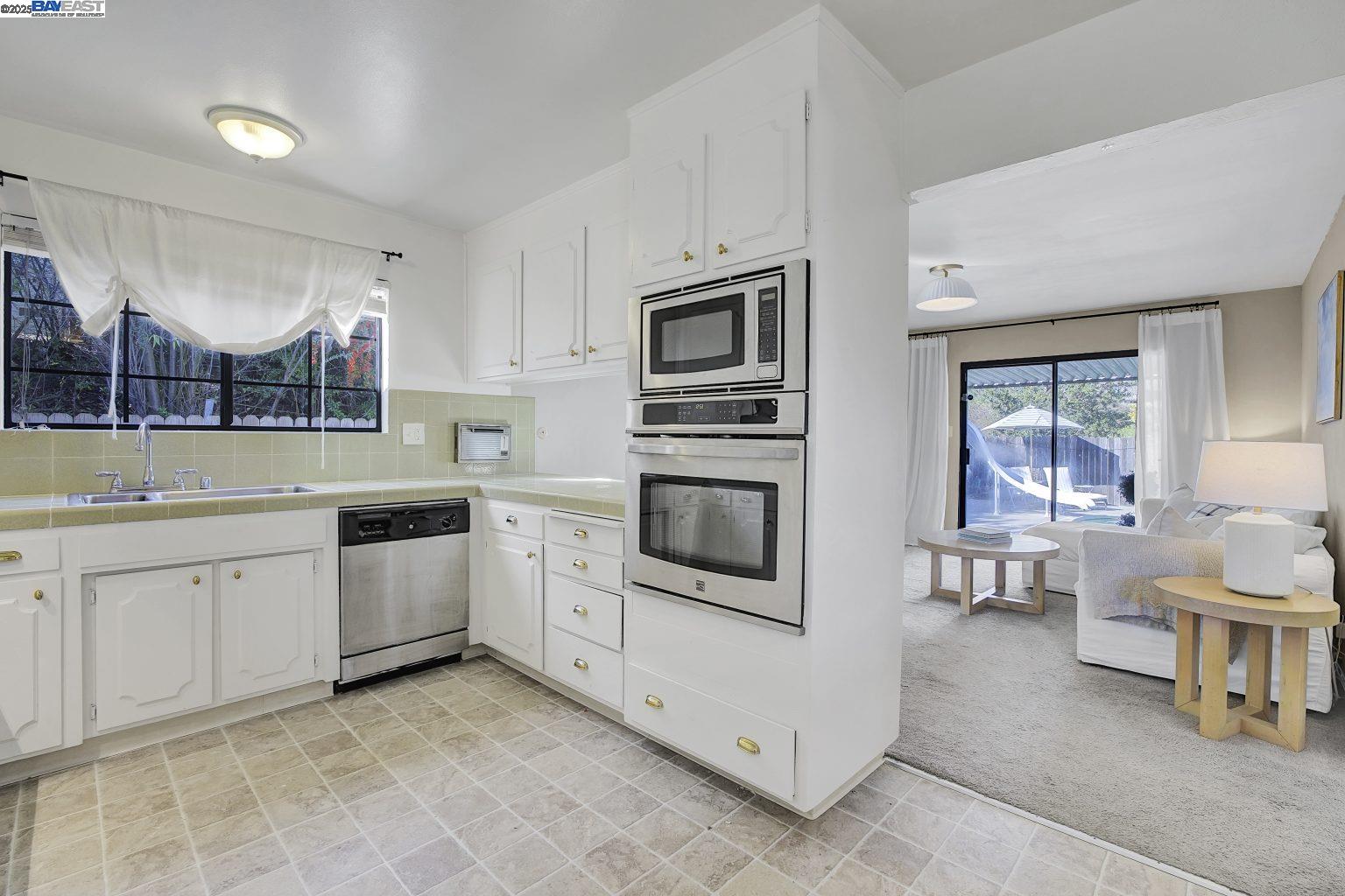 1057 Rolling Hill Way