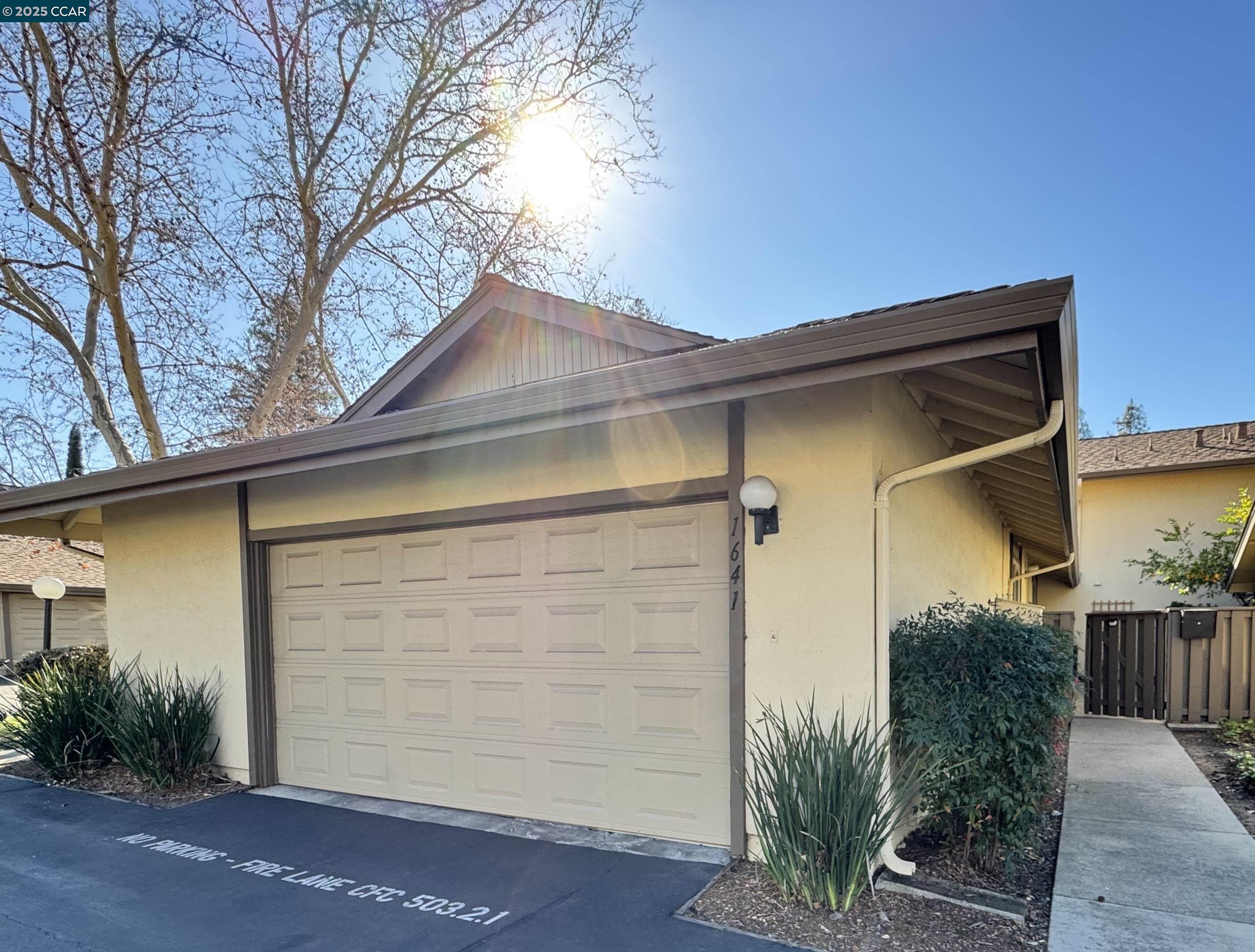 1641 Countrywood Ct