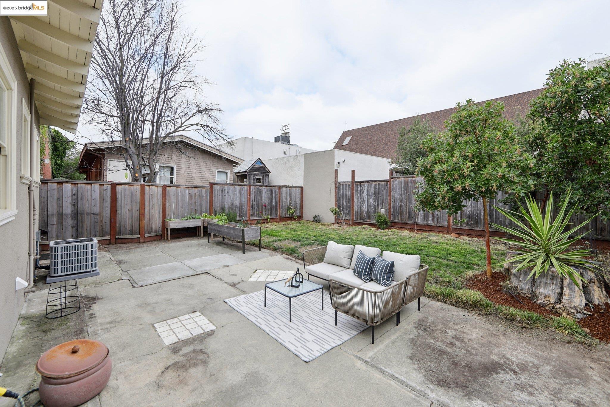 5918 Taft Ave