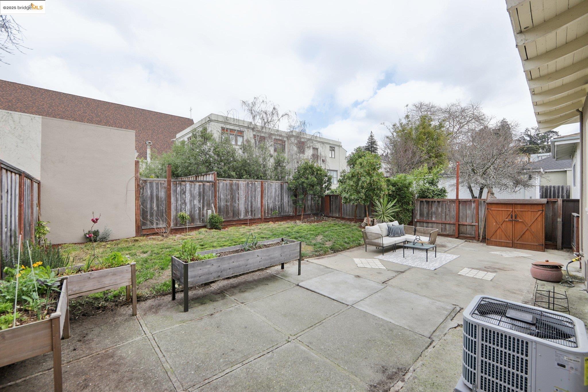 5918 Taft Ave