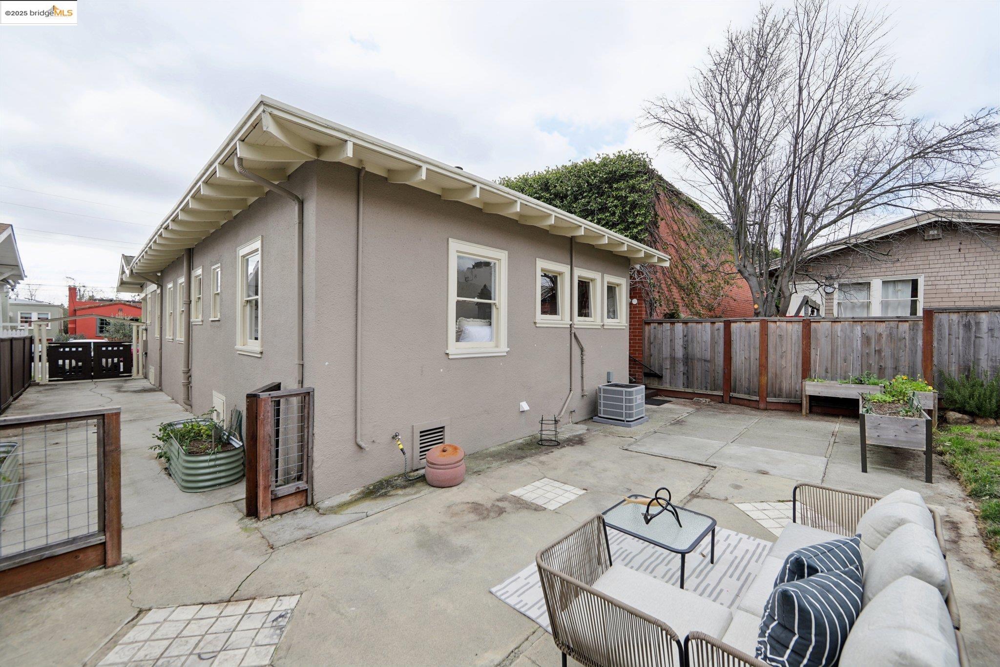 5918 Taft Ave