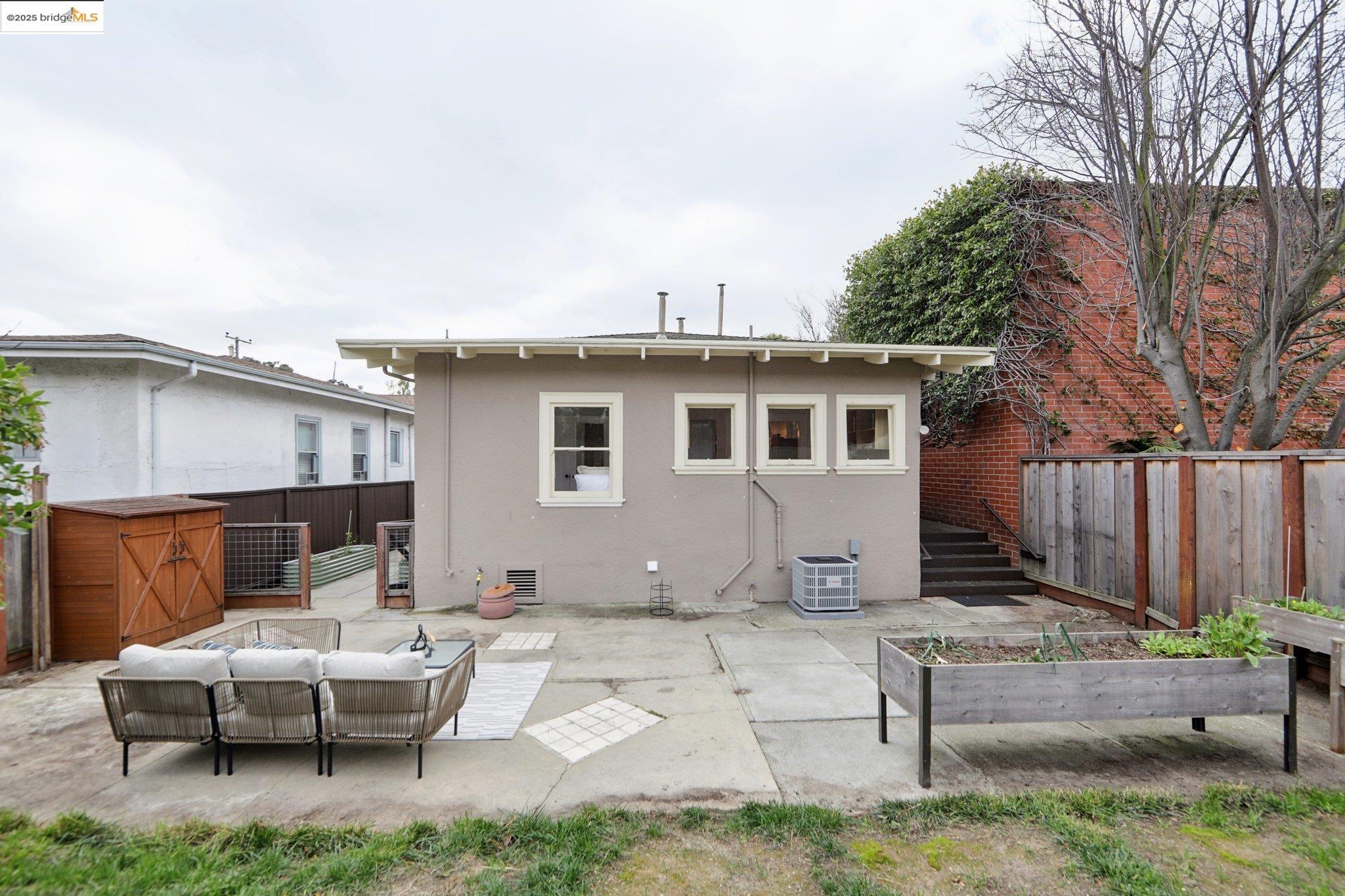5918 Taft Ave
