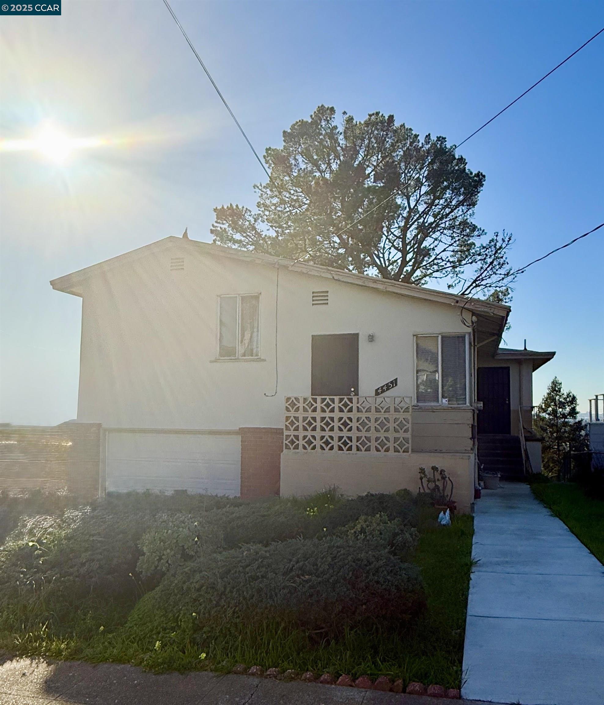 4451 Davenport Ave