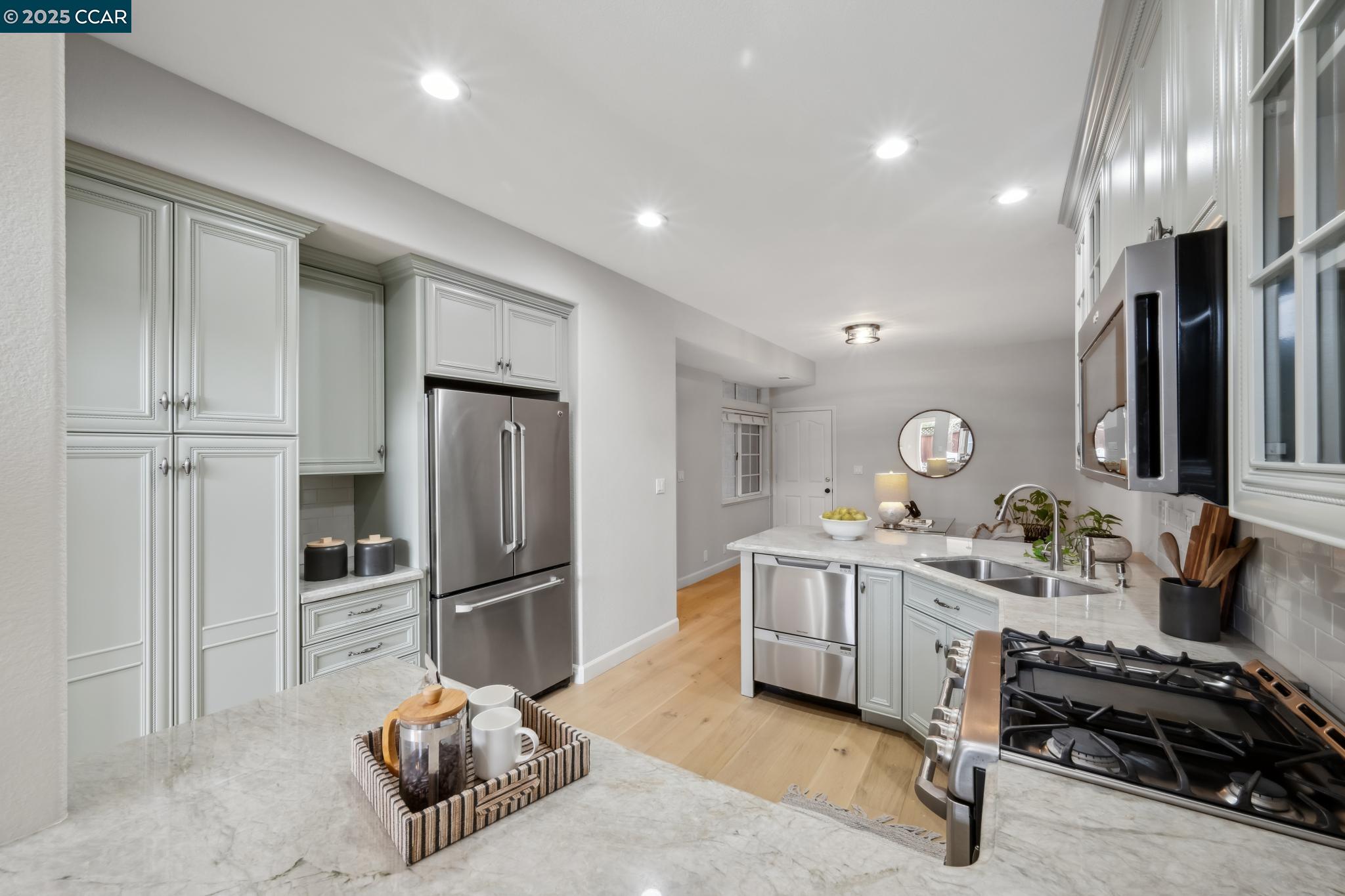 317 W Meadows Ln