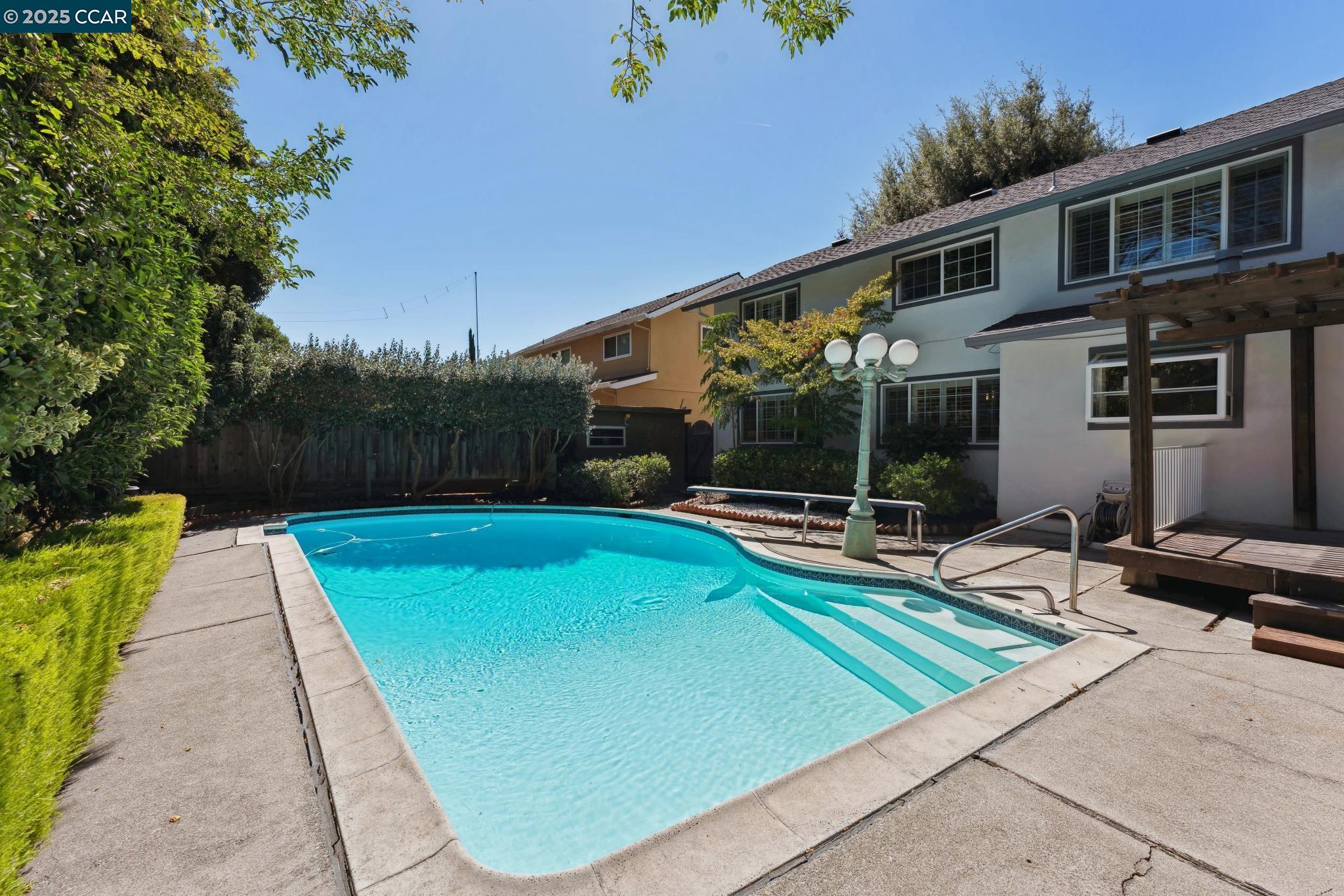 966 Getoun Dr