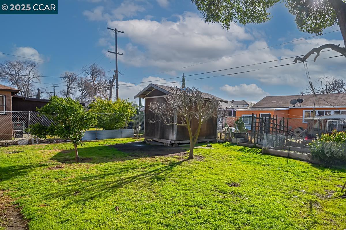 1622 E 9Th St