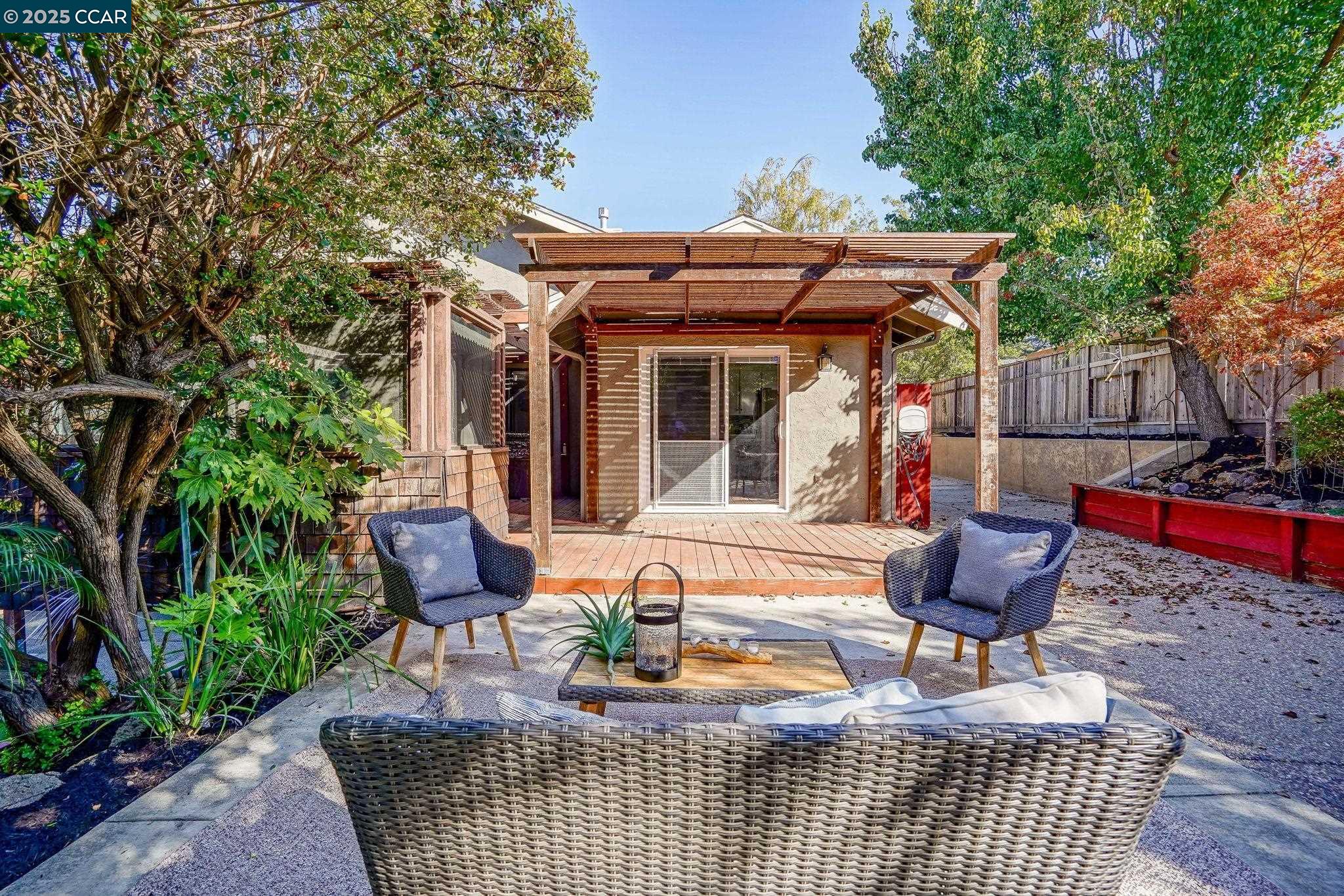 822 Rose Dr