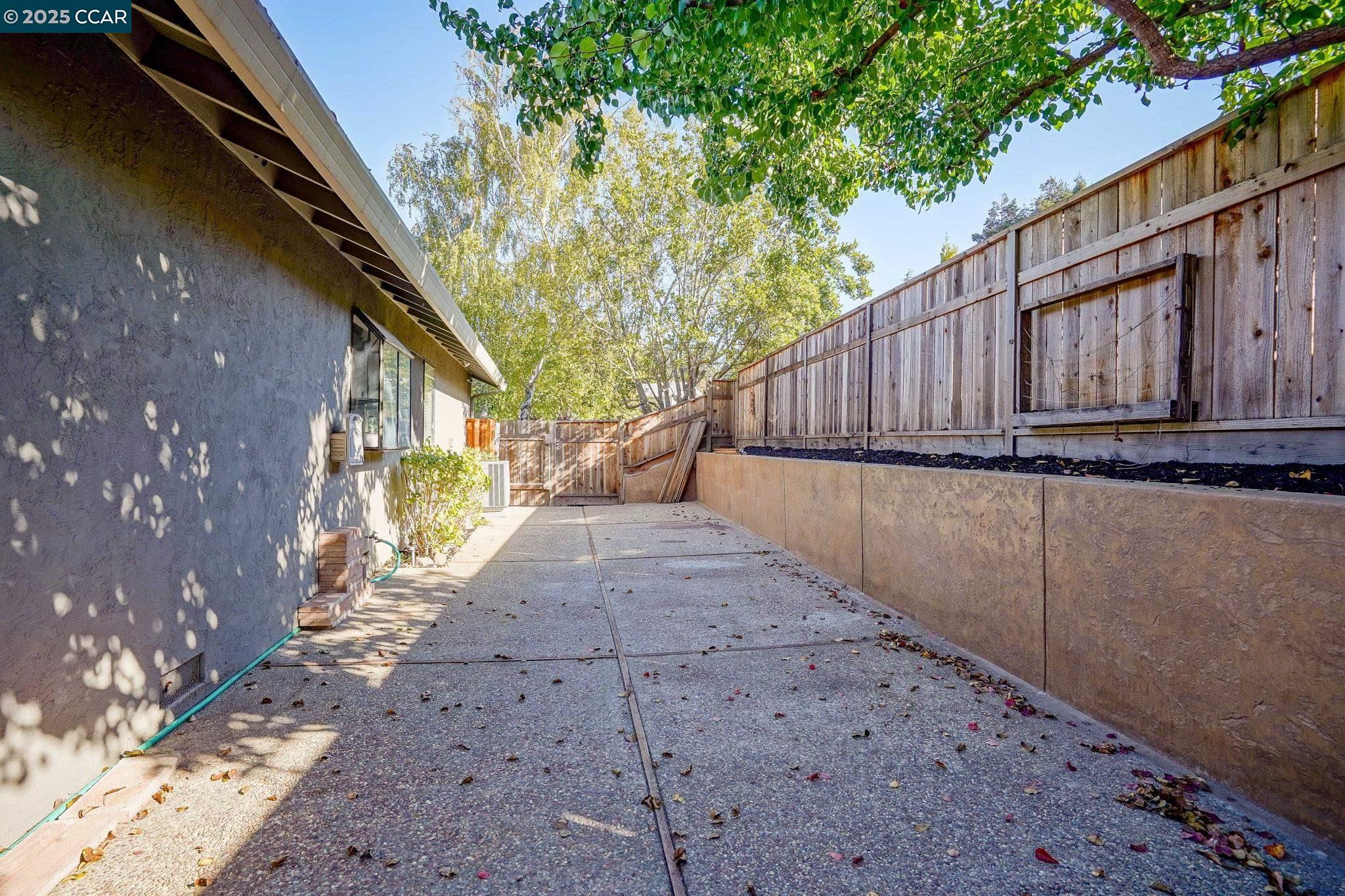822 Rose Dr