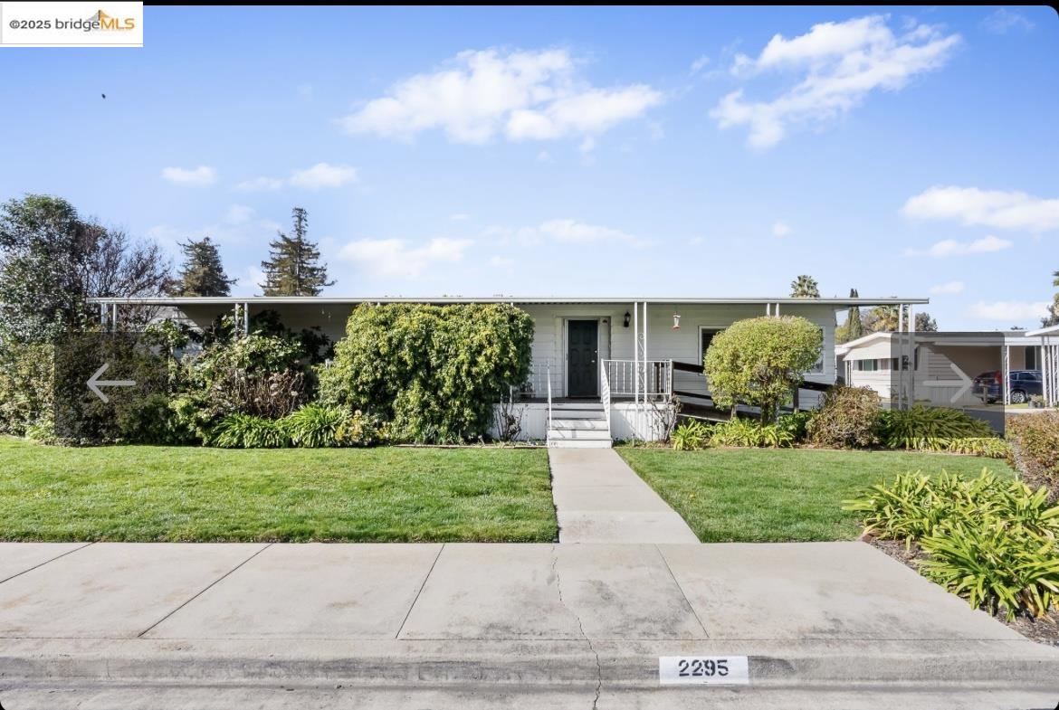 2295 Dalis Dr