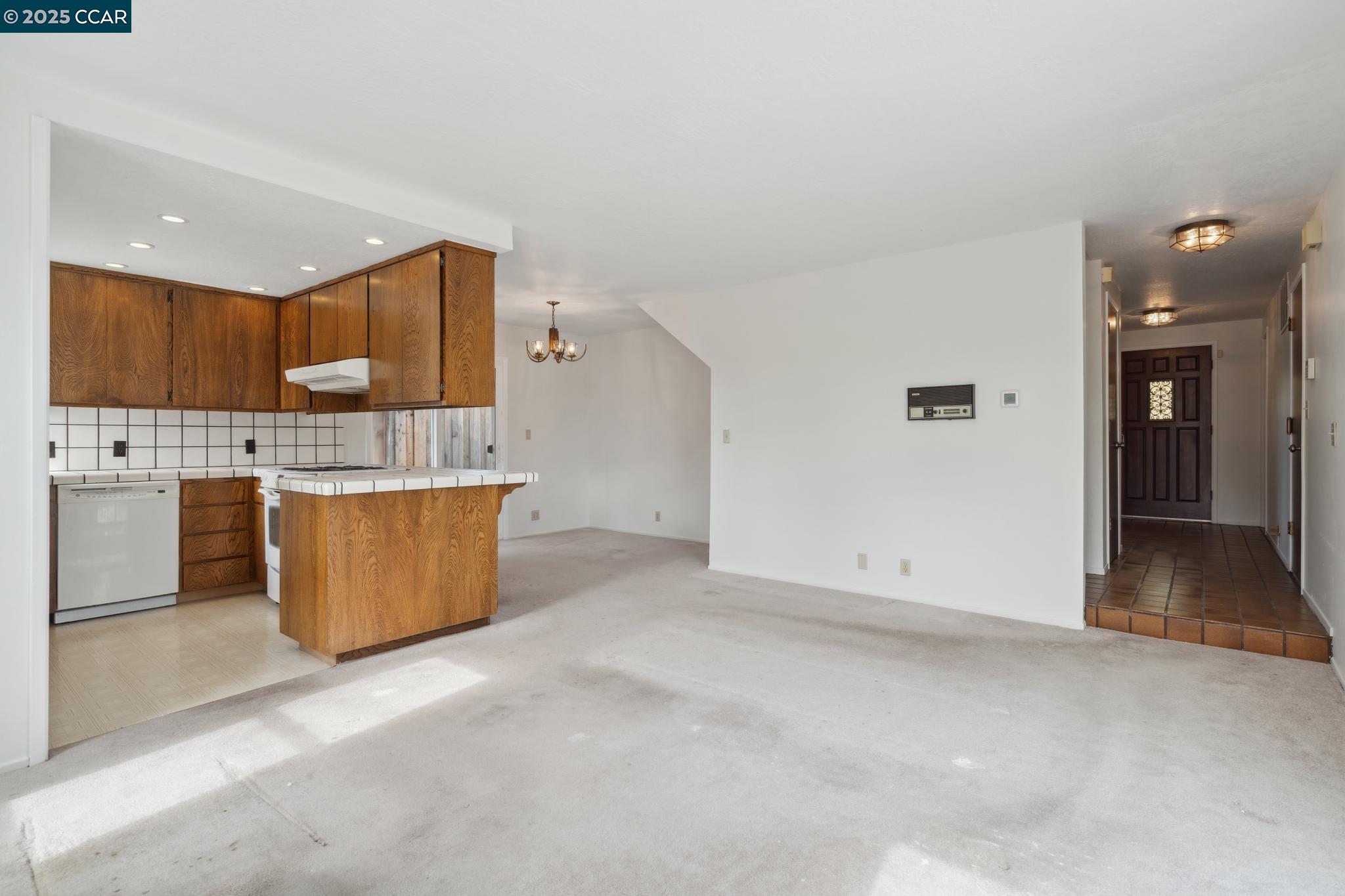 130 Hyde Pl